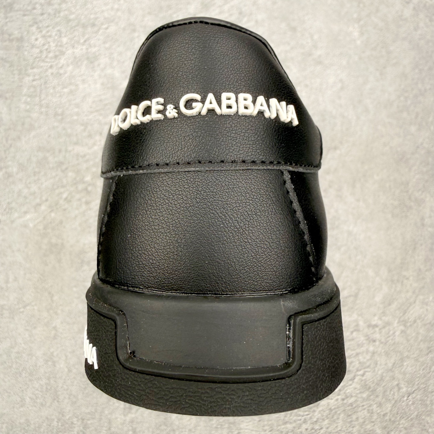 ＃CX DG杜嘉班纳 Portofino 小牛皮平底系带低帮板鞋 1985年，出生于意大利的设计师 Do