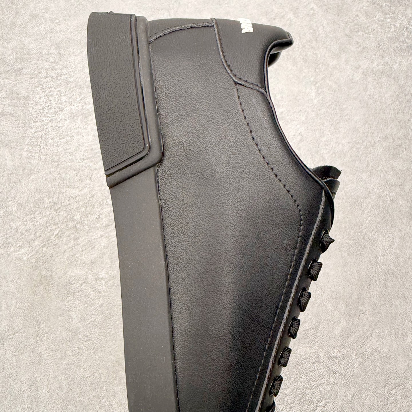 ＃CX DG杜嘉班纳 Portofino 小牛皮平底系带低帮板鞋 1985年，出生于意大利的设计师 Do