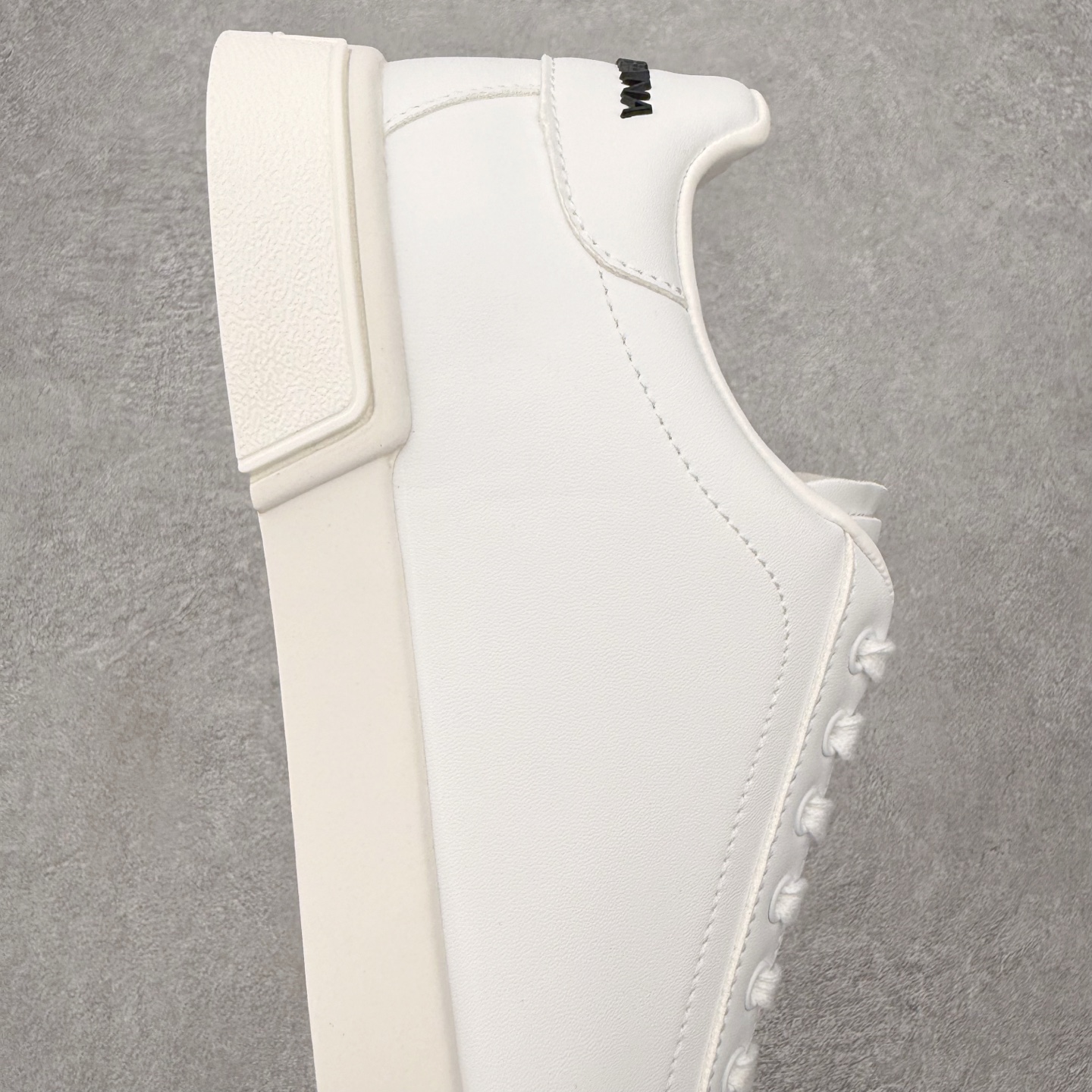 ＃CX DG杜嘉班纳 Portofino 小牛皮平底系带低帮板鞋 1985年，出生于意大利的设计师 Do