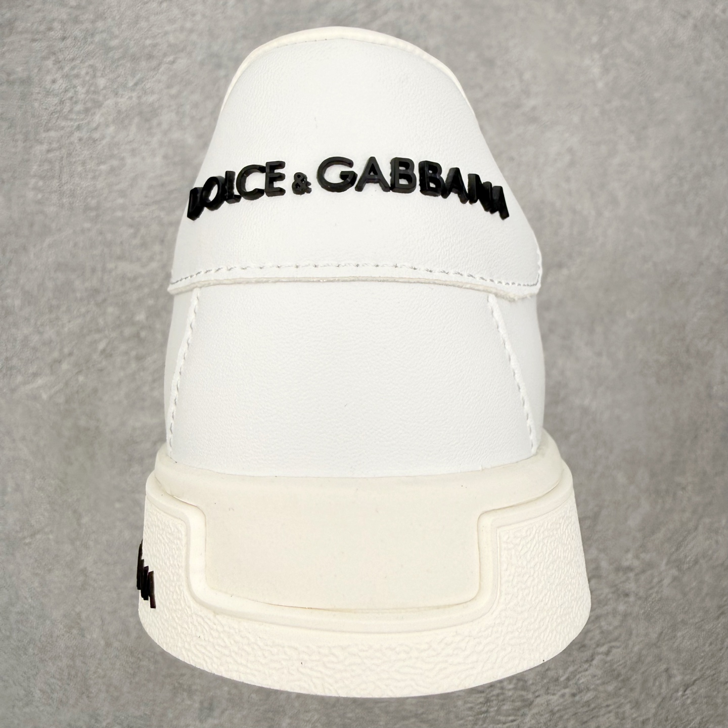 ＃CX DG杜嘉班纳 Portofino 小牛皮平底系带低帮板鞋 1985年，出生于意大利的设计师 Do