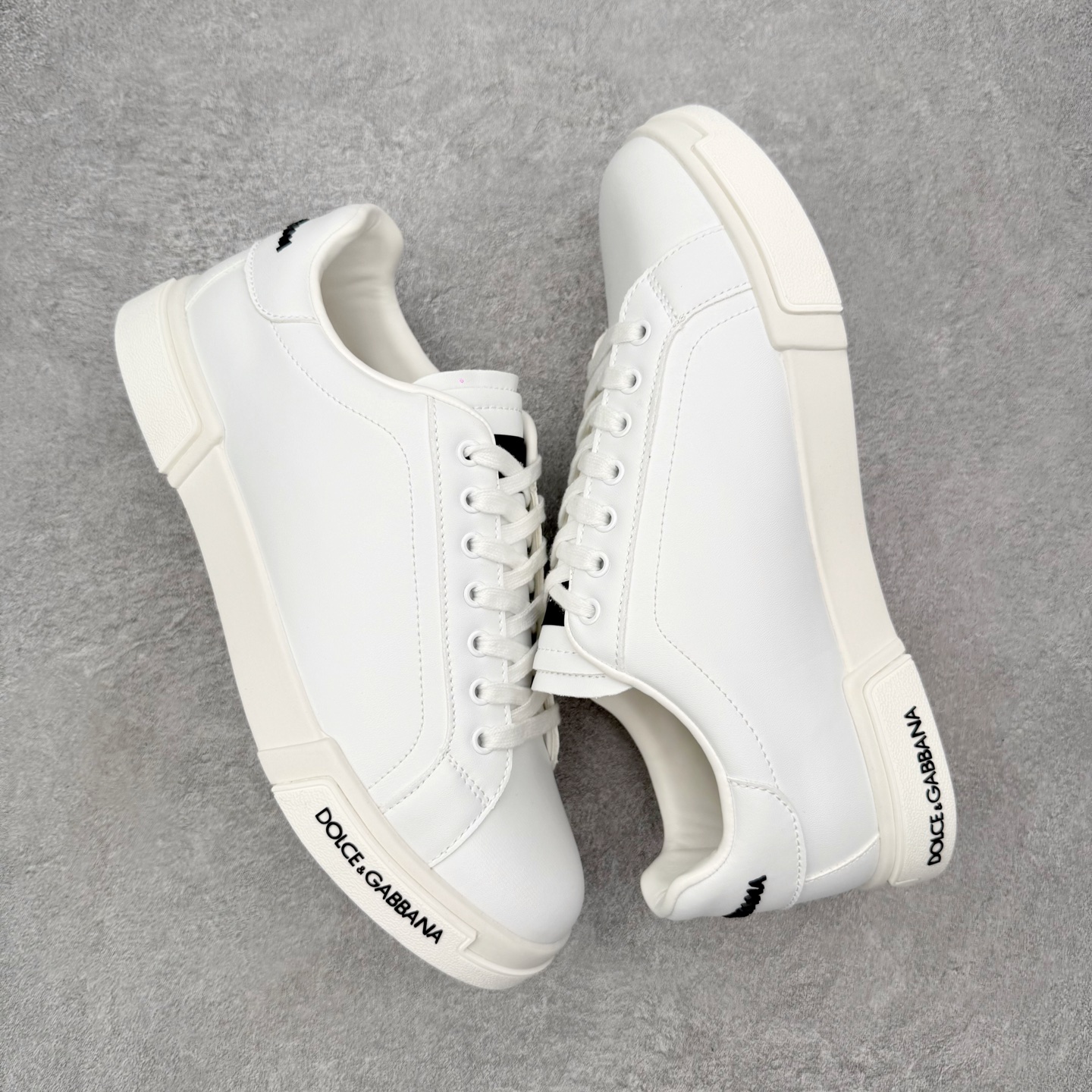 ＃CX DG杜嘉班纳 Portofino 小牛皮平底系带低帮板鞋 1985年，出生于意大利的设计师 Do