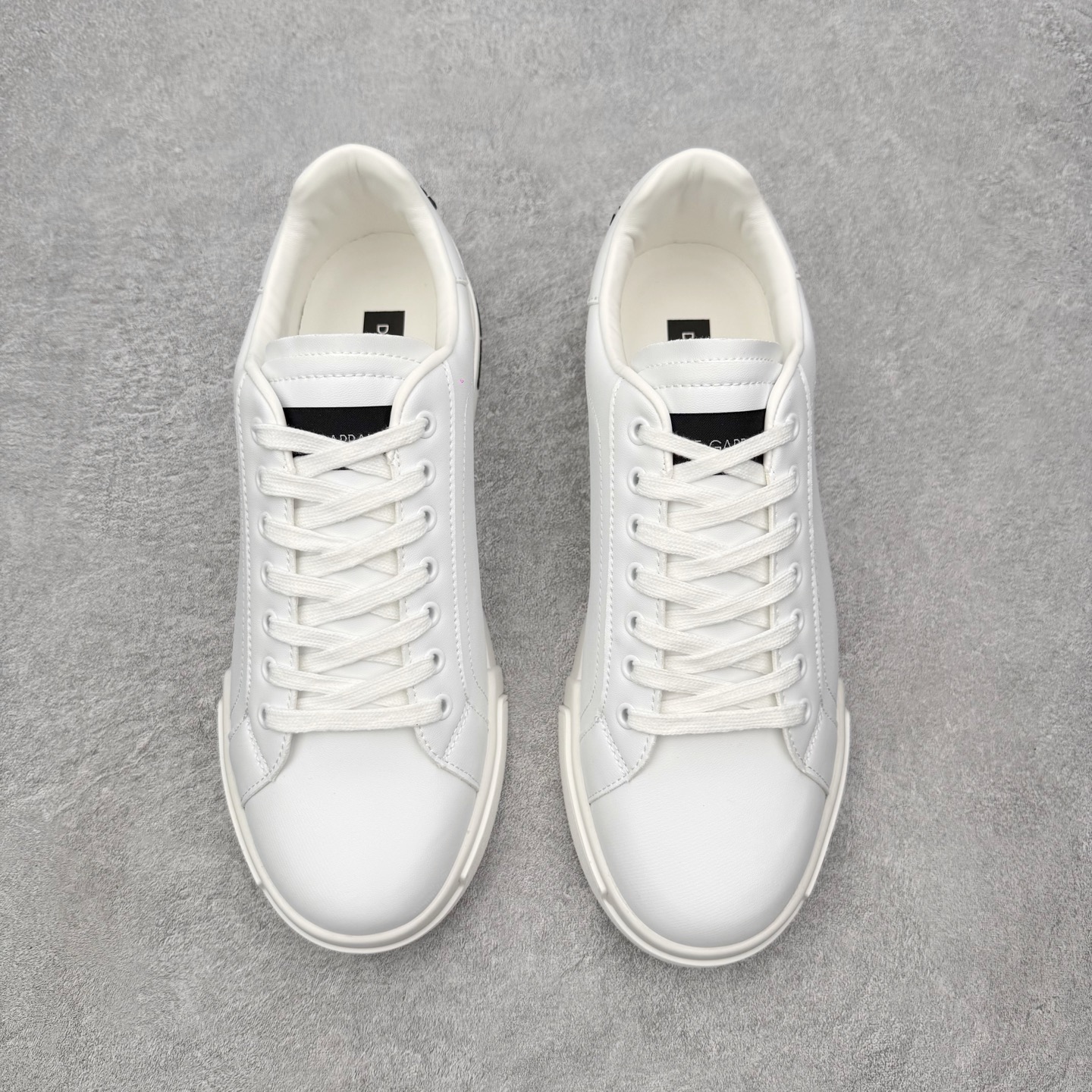 ＃CX DG杜嘉班纳 Portofino 小牛皮平底系带低帮板鞋 1985年，出生于意大利的设计师 Do