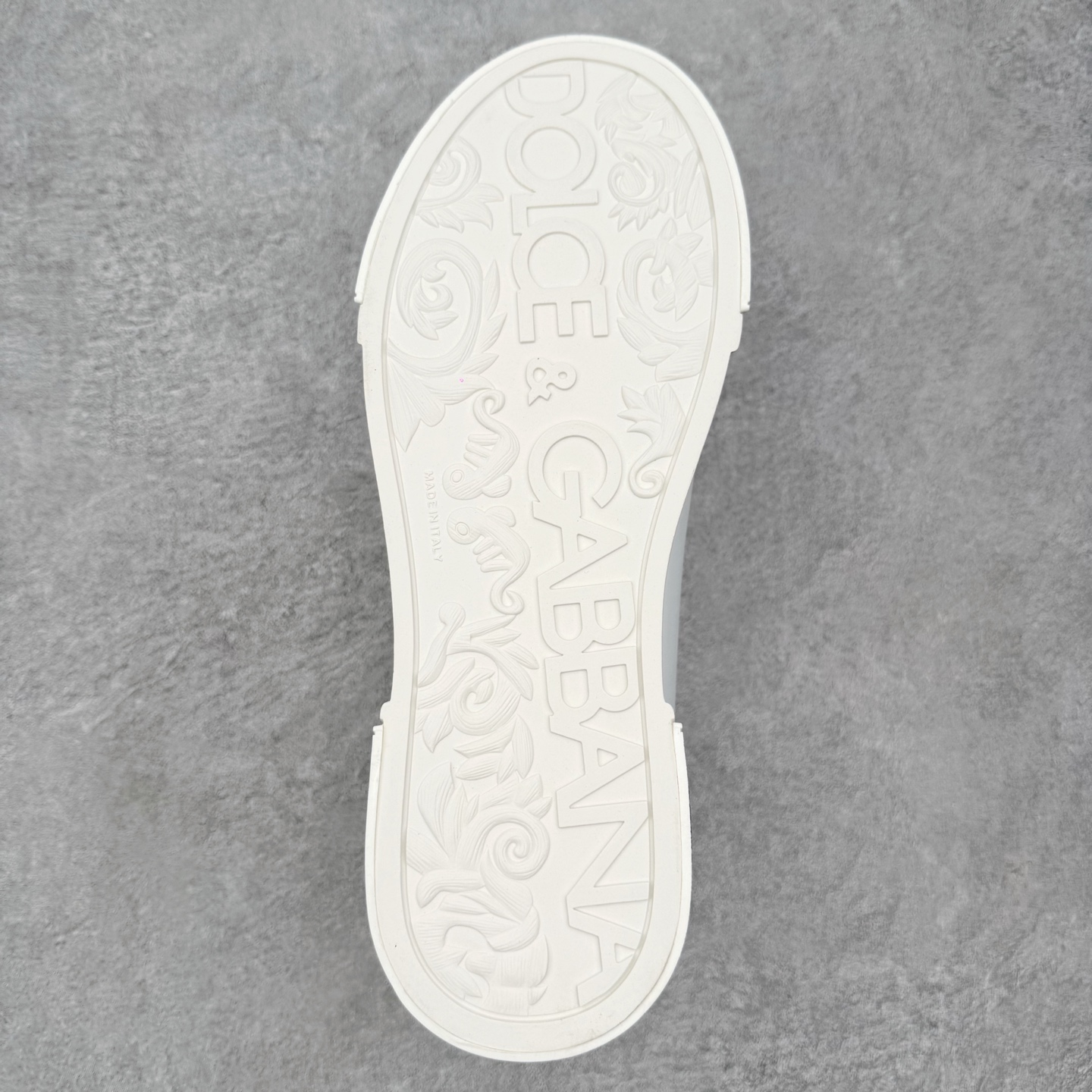 ＃CX DG杜嘉班纳 Portofino 小牛皮平底系带低帮板鞋 1985年，出生于意大利的设计师 Do