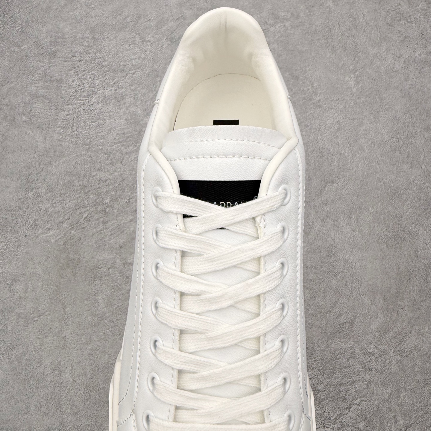 ＃CX DG杜嘉班纳 Portofino 小牛皮平底系带低帮板鞋 1985年，出生于意大利的设计师 Do