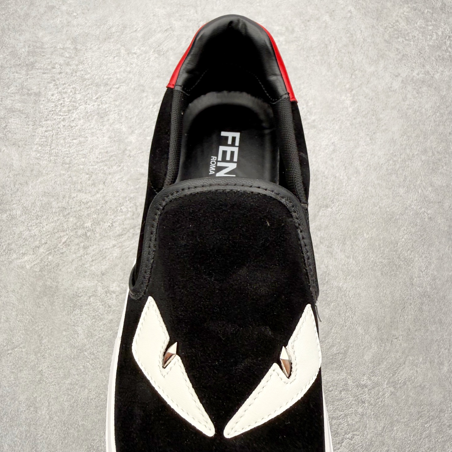 ＃CX FENDI芬迪小怪兽麂皮时尚运动休闲鞋 Fendi运动鞋设计精致，强烈且紧跟潮流。这款经典的系带