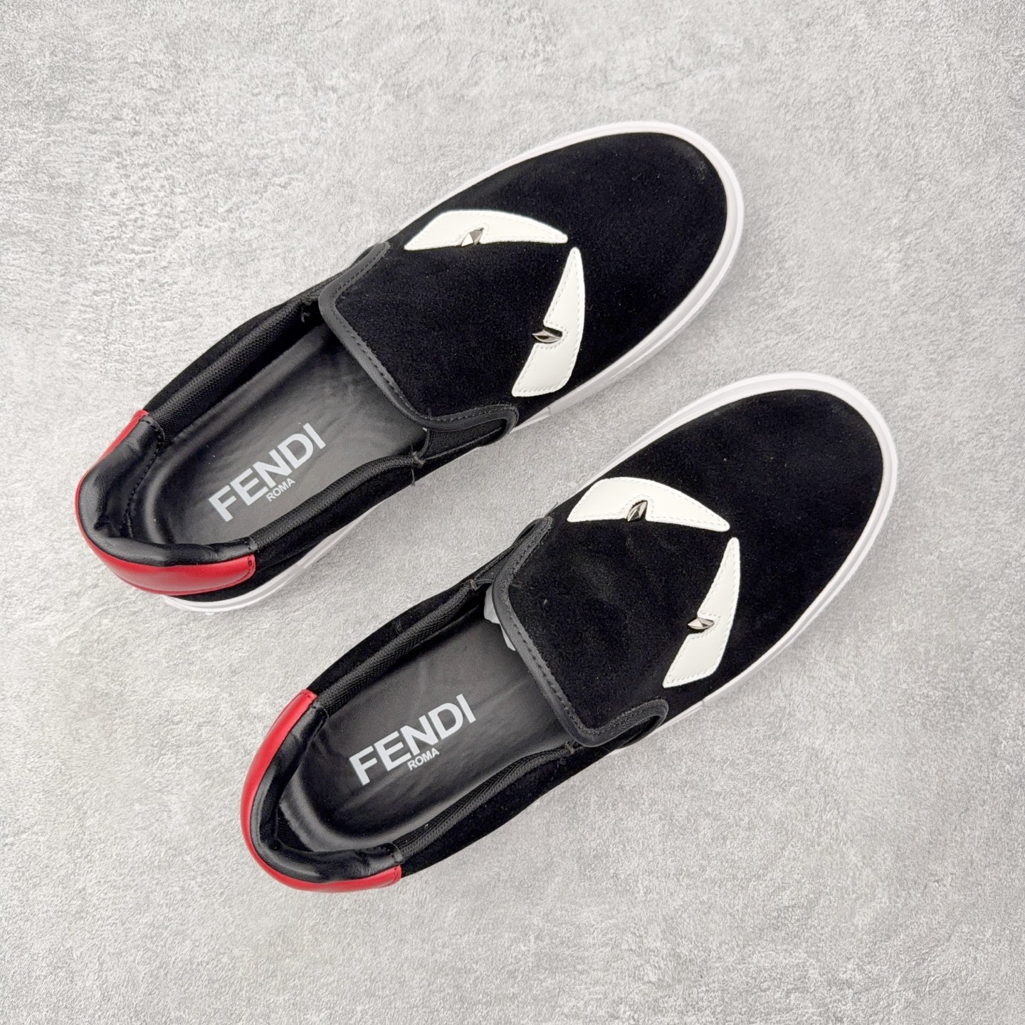 ＃CX FENDI芬迪小怪兽麂皮时尚运动休闲鞋 Fendi运动鞋设计精致，强烈且紧跟潮流。这款经典的系带