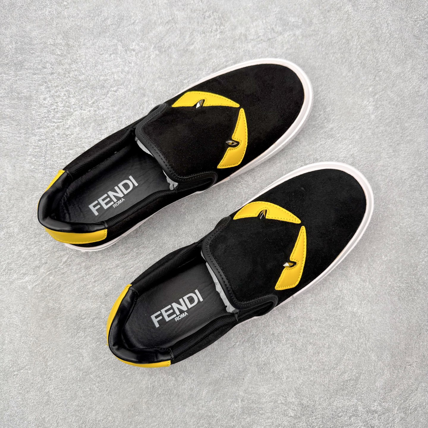 ＃CX FENDI芬迪小怪兽麂皮时尚运动休闲鞋 Fendi运动鞋设计精致，强烈且紧跟潮流。这款经典的系带