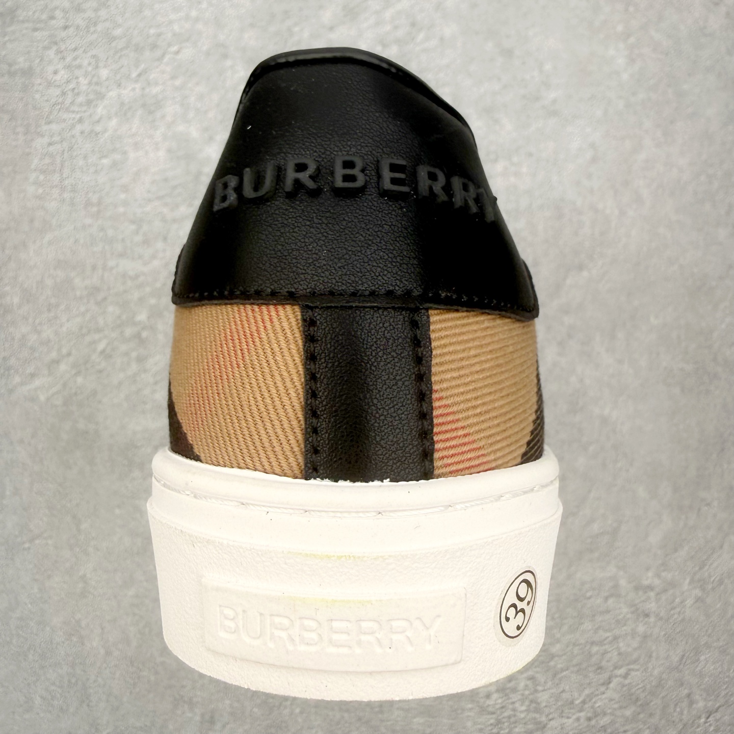 ＃CX Burberry博柏利巴宝莉皮革格纹系带低帮时尚板鞋 选用优质材料，精细制作。经典设计，展现优雅