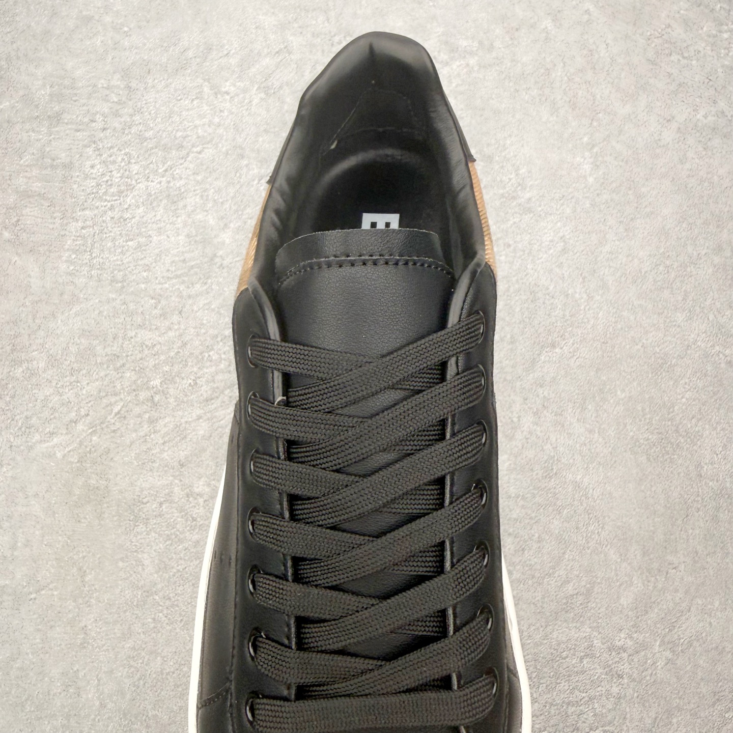 ＃CX Burberry博柏利巴宝莉皮革格纹系带低帮时尚板鞋 选用优质材料，精细制作。经典设计，展现优雅