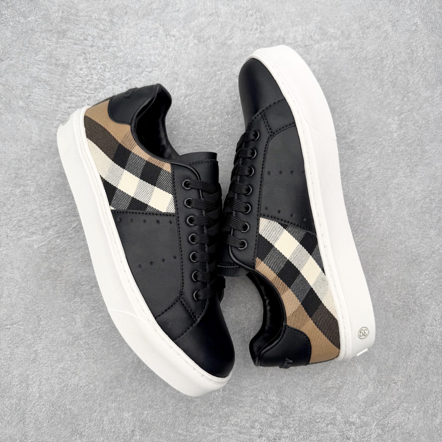 ＃CX Burberry博柏利巴宝莉皮革格纹系带低帮时尚板鞋 选用优质材料，精细制作。经典设计，展现优雅