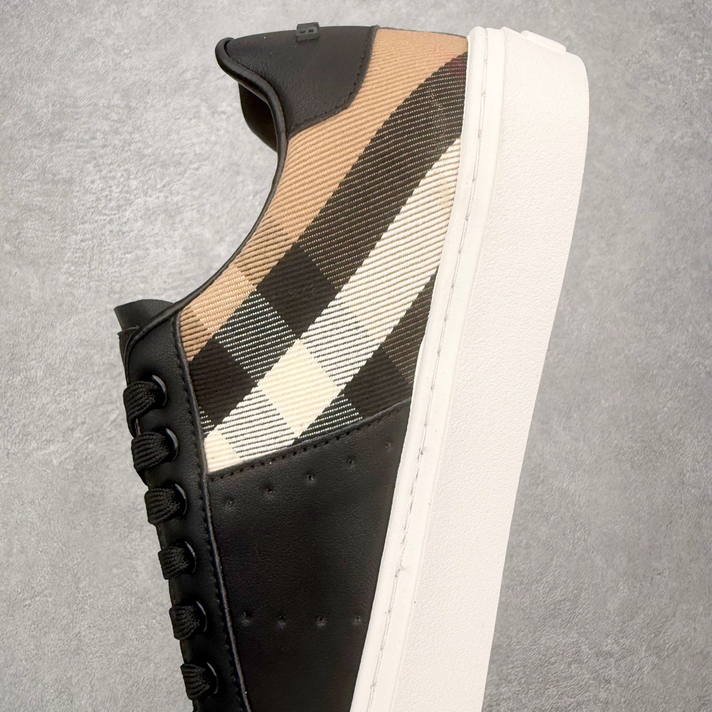 ＃CX Burberry博柏利巴宝莉皮革格纹系带低帮时尚板鞋 选用优质材料，精细制作。经典设计，展现优雅