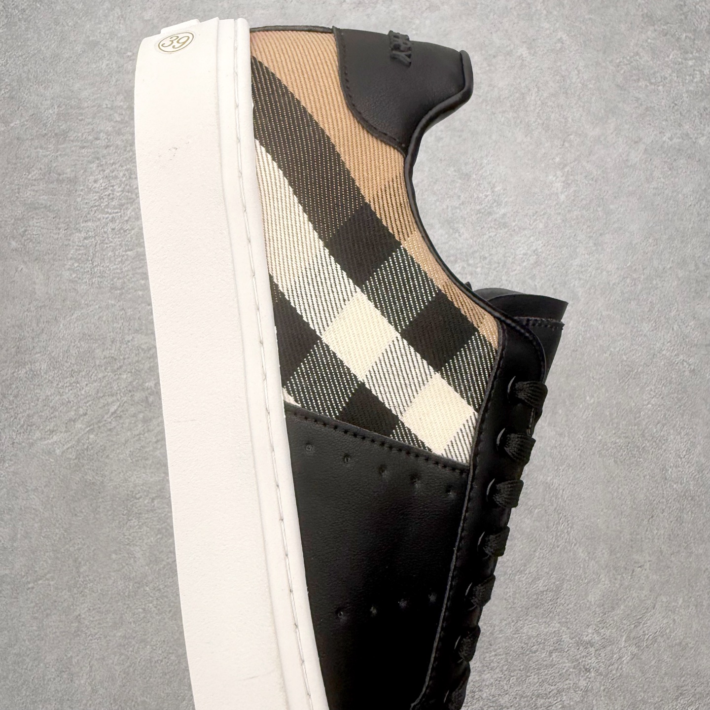 ＃CX Burberry博柏利巴宝莉皮革格纹系带低帮时尚板鞋 选用优质材料，精细制作。经典设计，展现优雅