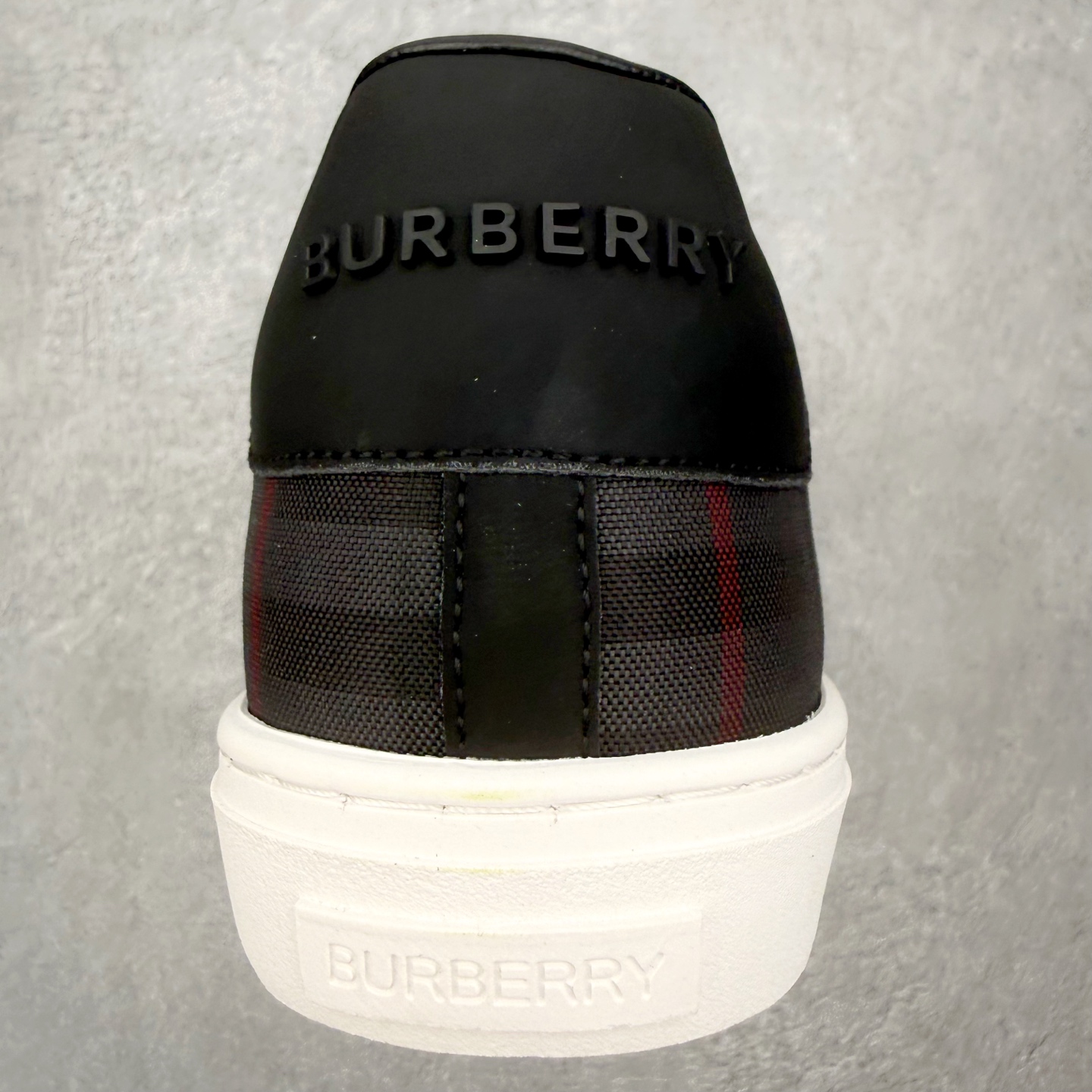 ＃CX Burberry博柏利巴宝莉皮革格纹系带低帮时尚板鞋 选用优质材料，精细制作。经典设计，展现优雅