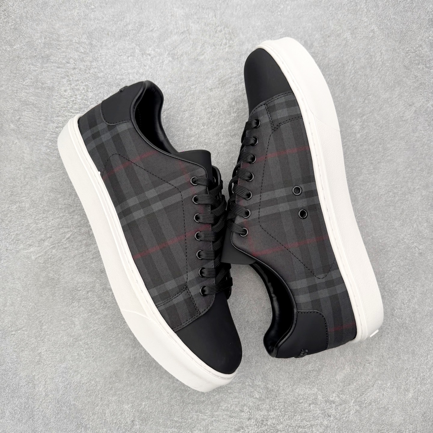 ＃CX Burberry博柏利巴宝莉皮革格纹系带低帮时尚板鞋 选用优质材料，精细制作。经典设计，展现优雅