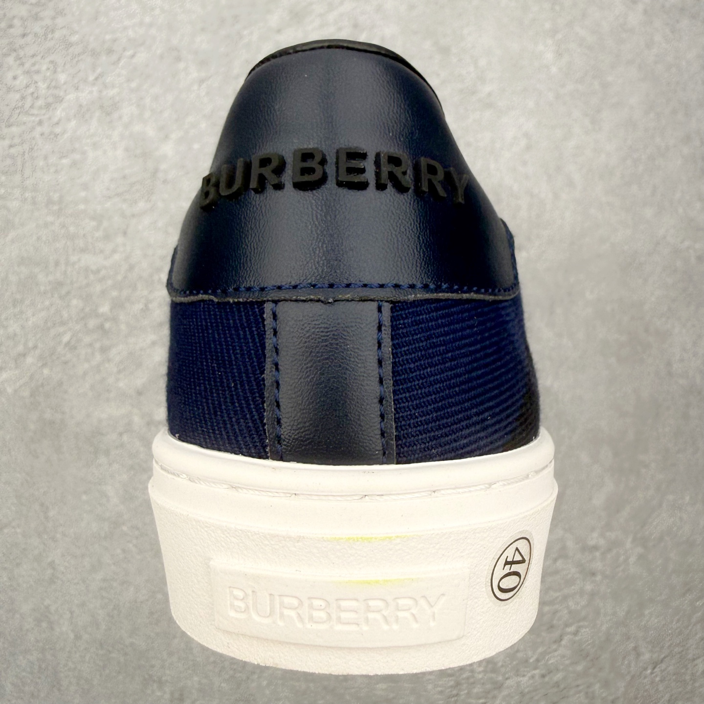 ＃CX Burberry博柏利巴宝莉皮革格纹系带低帮时尚板鞋 选用优质材料，精细制作。经典设计，展现优雅