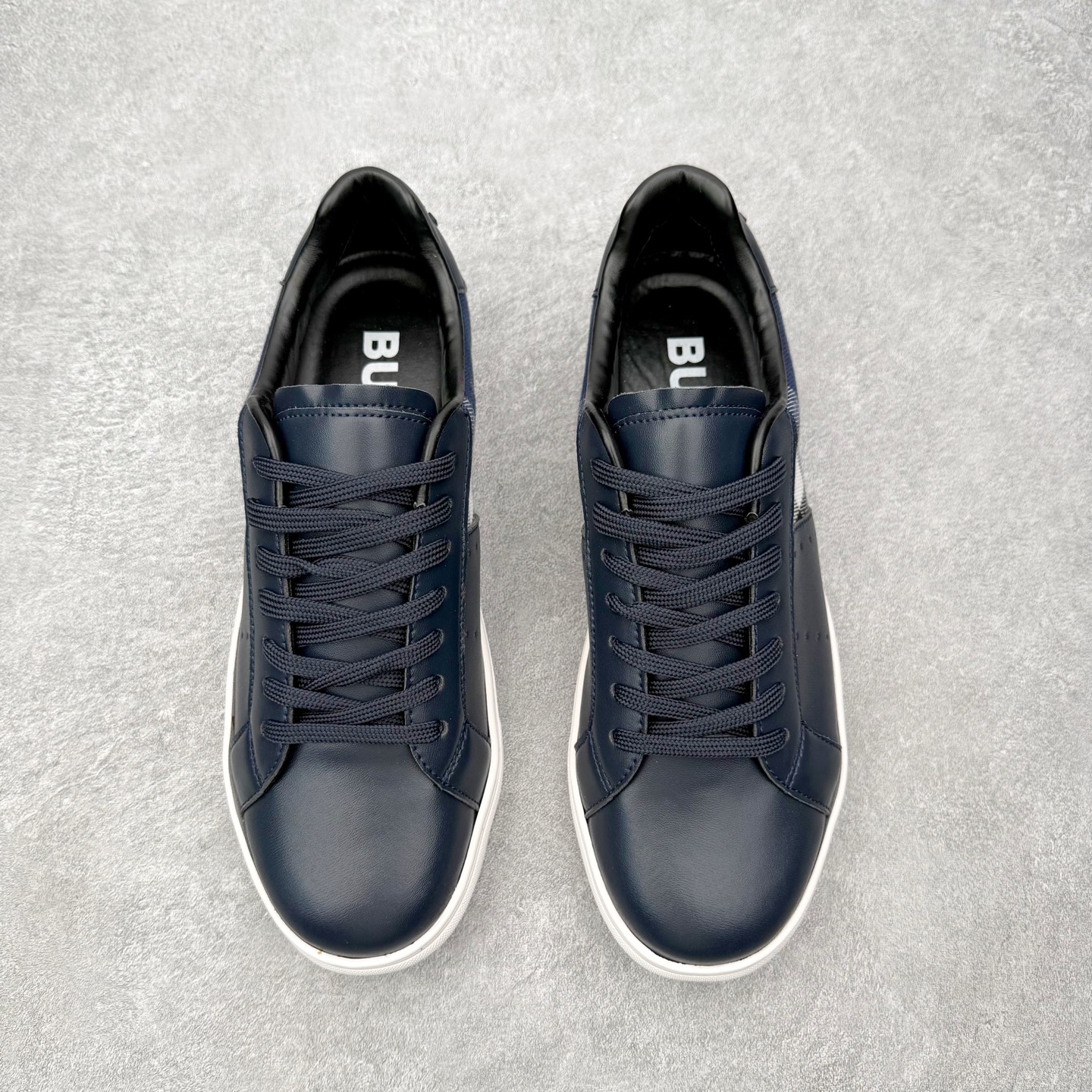 ＃CX Burberry博柏利巴宝莉皮革格纹系带低帮时尚板鞋 选用优质材料，精细制作。经典设计，展现优雅