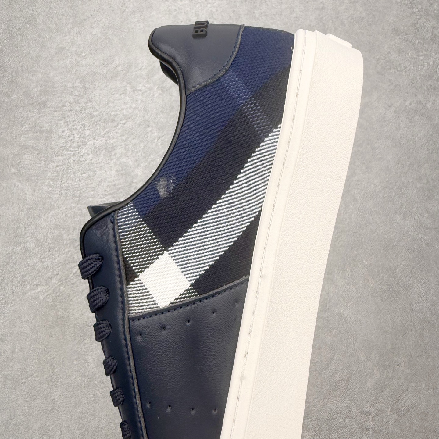 ＃CX Burberry博柏利巴宝莉皮革格纹系带低帮时尚板鞋 选用优质材料，精细制作。经典设计，展现优雅