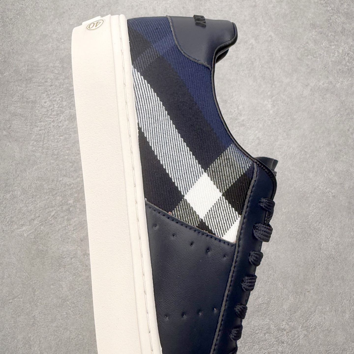 ＃CX Burberry博柏利巴宝莉皮革格纹系带低帮时尚板鞋 选用优质材料，精细制作。经典设计，展现优雅