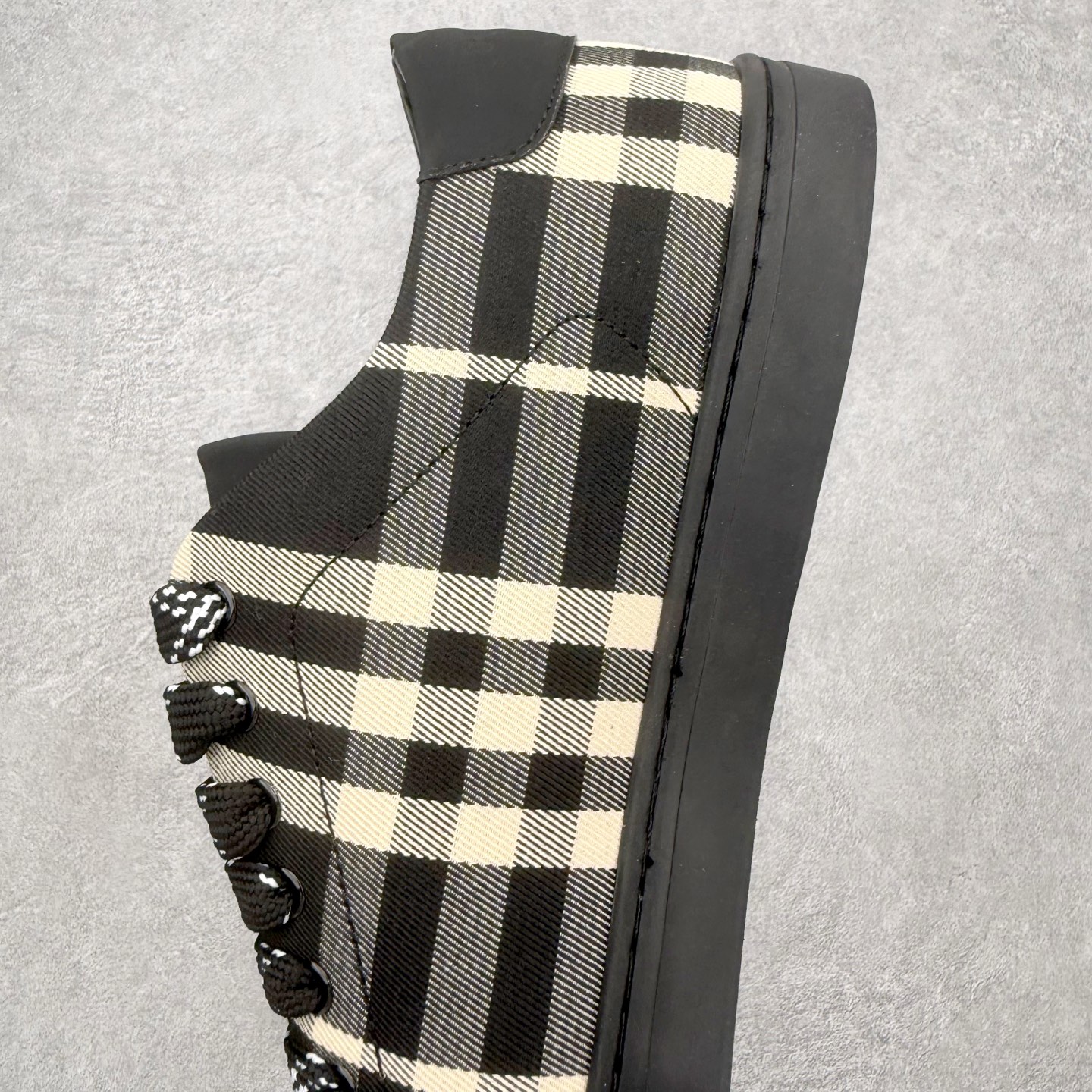 ＃CX Burberry博柏利巴宝莉皮革格纹系带低帮时尚板鞋 选用优质材料，精细制作。经典设计，展现优雅