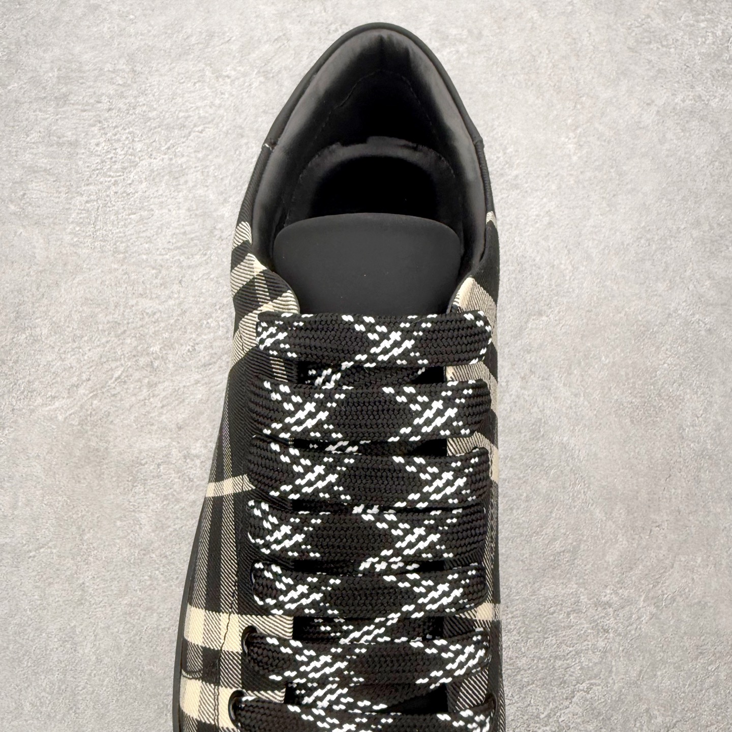 ＃CX Burberry博柏利巴宝莉皮革格纹系带低帮时尚板鞋 选用优质材料，精细制作。经典设计，展现优雅