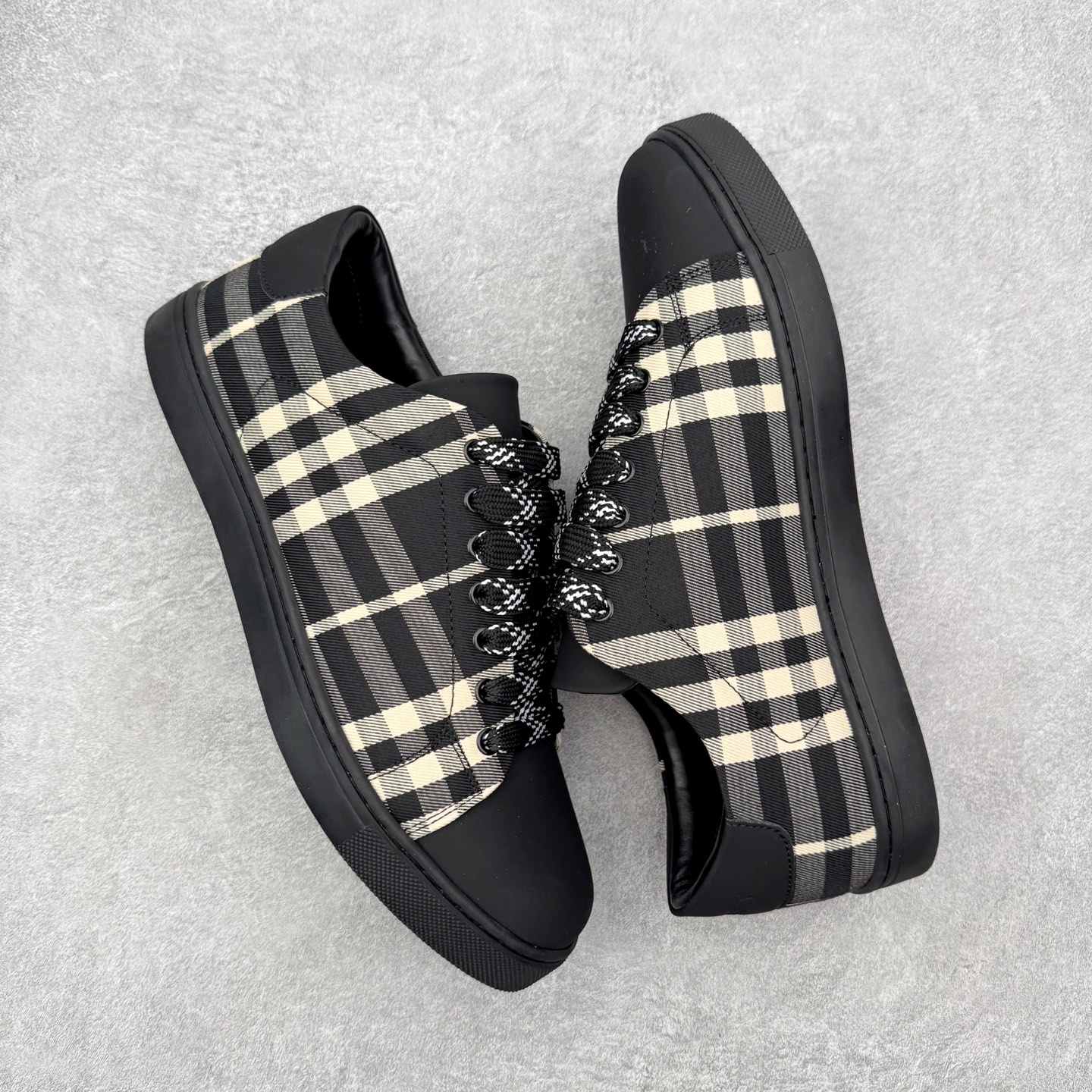 ＃CX Burberry博柏利巴宝莉皮革格纹系带低帮时尚板鞋 选用优质材料，精细制作。经典设计，展现优雅