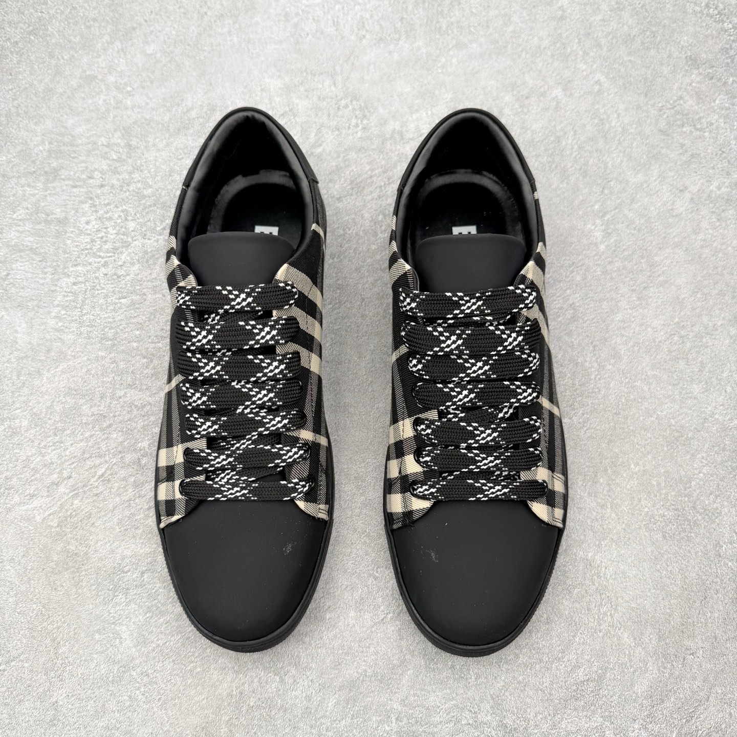 ＃CX Burberry博柏利巴宝莉皮革格纹系带低帮时尚板鞋 选用优质材料，精细制作。经典设计，展现优雅