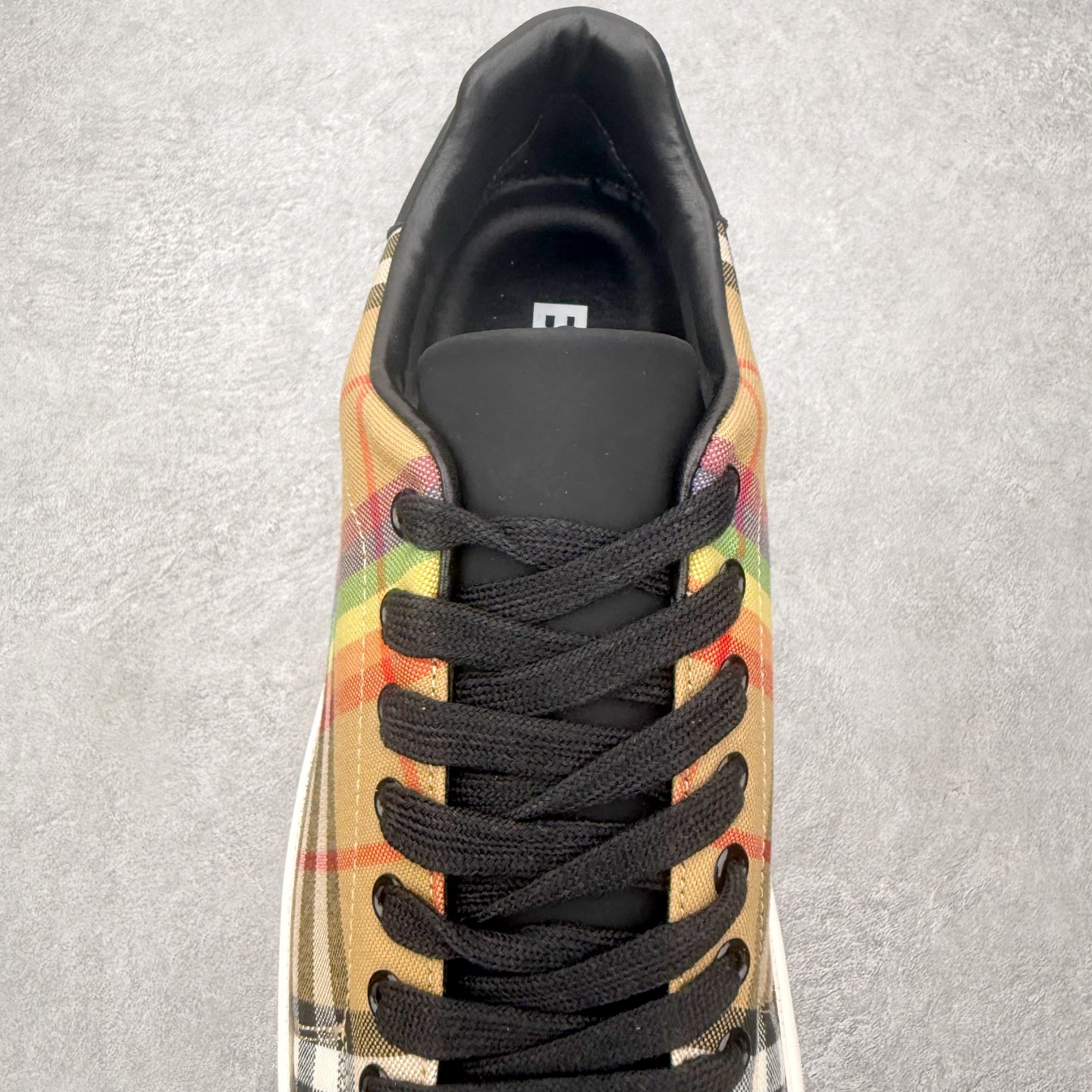 ＃CX Burberry博柏利巴宝莉皮革格纹系带低帮时尚板鞋 选用优质材料，精细制作。经典设计，展现优雅