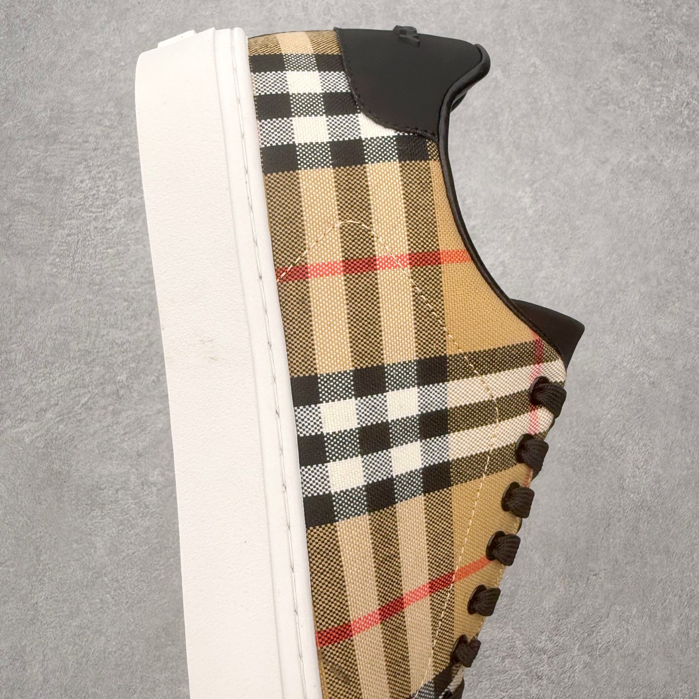 ＃CX Burberry博柏利巴宝莉皮革格纹系带低帮时尚板鞋 选用优质材料，精细制作。经典设计，展现优雅