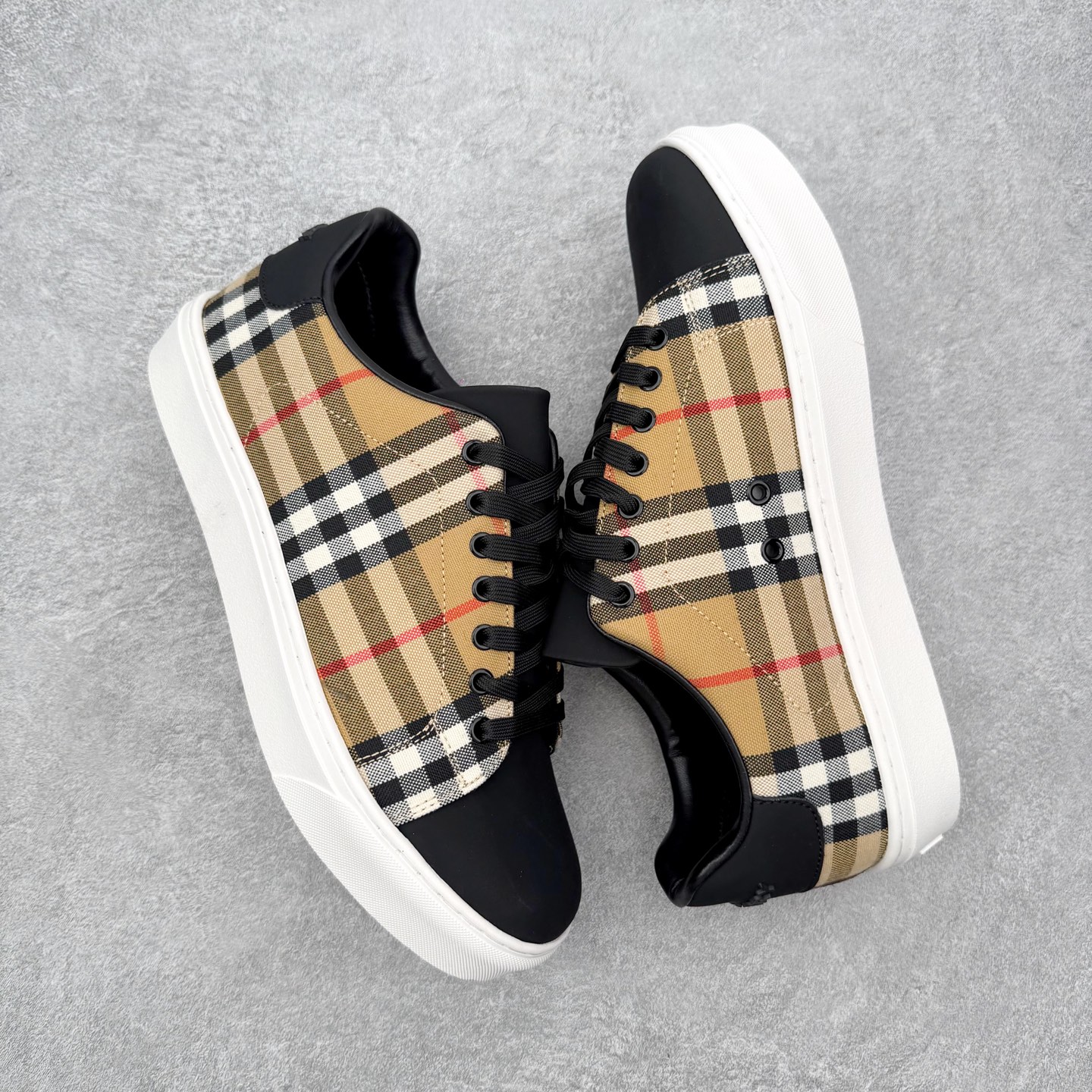 ＃CX Burberry博柏利巴宝莉皮革格纹系带低帮时尚板鞋 选用优质材料，精细制作。经典设计，展现优雅