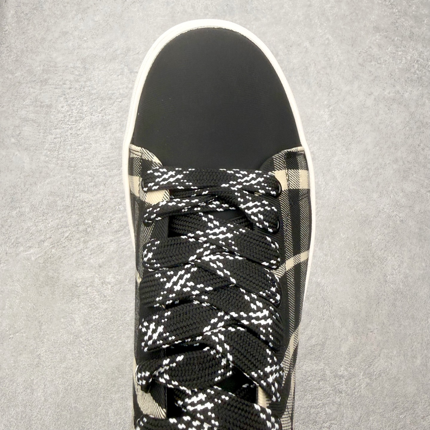 ＃CX Burberry博柏利巴宝莉皮革格纹系带低帮时尚板鞋 选用优质材料，精细制作。经典设计，展现优雅