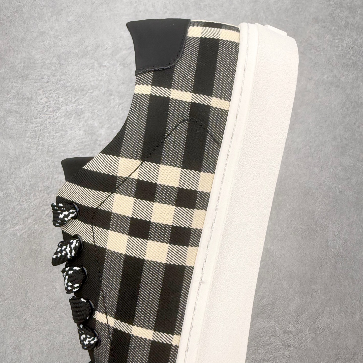 ＃CX Burberry博柏利巴宝莉皮革格纹系带低帮时尚板鞋 选用优质材料，精细制作。经典设计，展现优雅