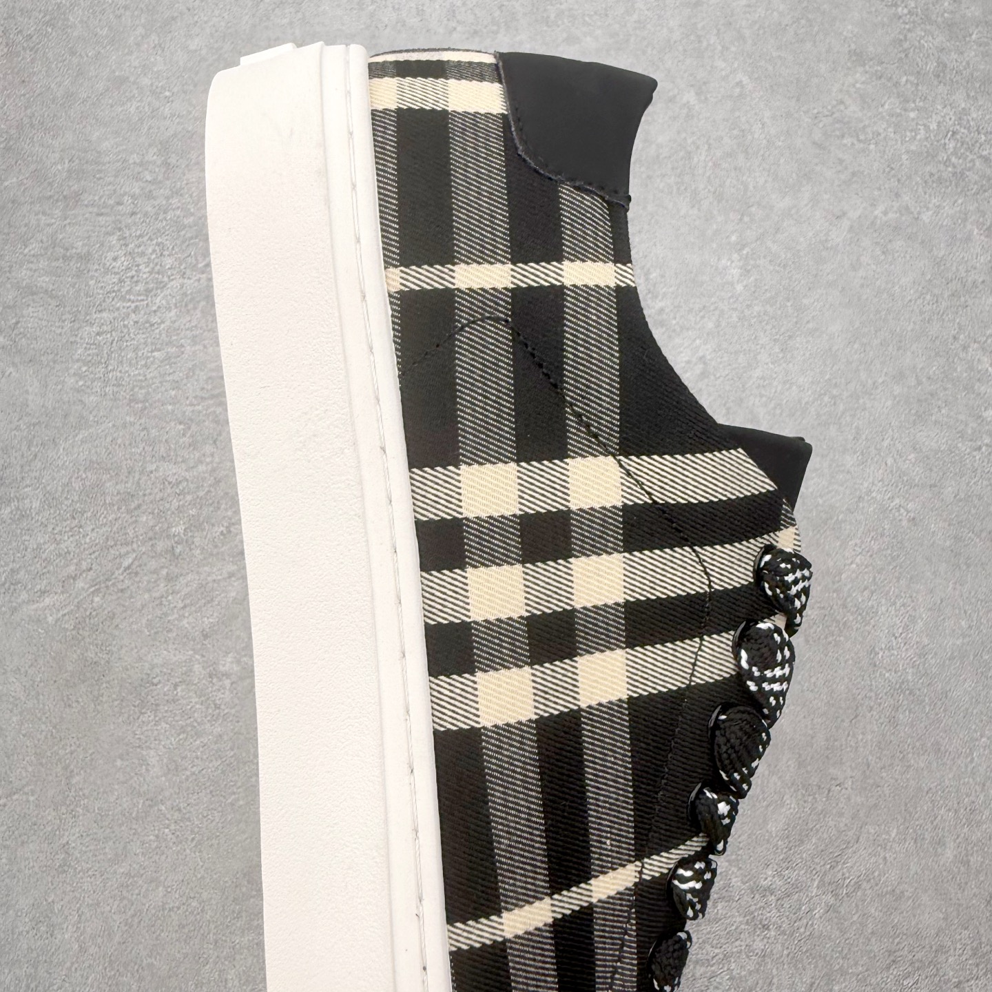 ＃CX Burberry博柏利巴宝莉皮革格纹系带低帮时尚板鞋 选用优质材料，精细制作。经典设计，展现优雅