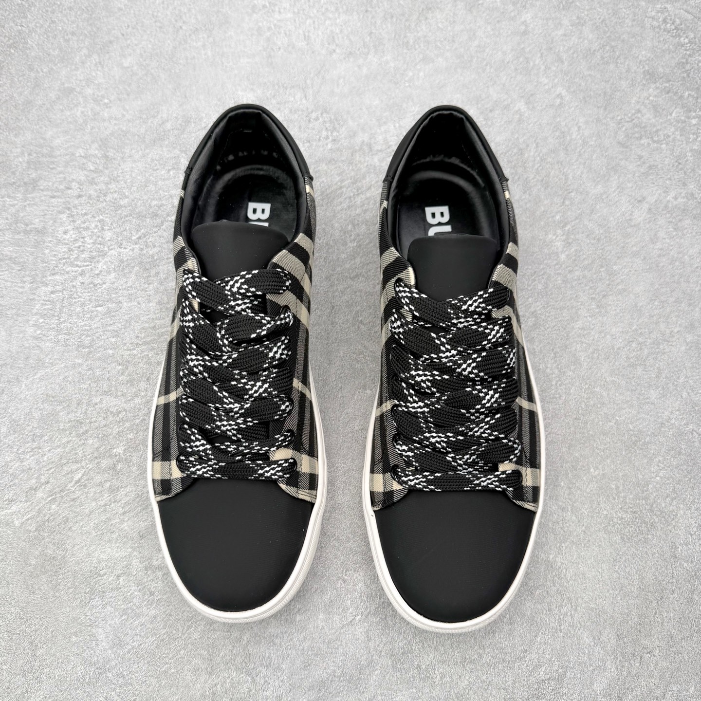 ＃CX Burberry博柏利巴宝莉皮革格纹系带低帮时尚板鞋 选用优质材料，精细制作。经典设计，展现优雅