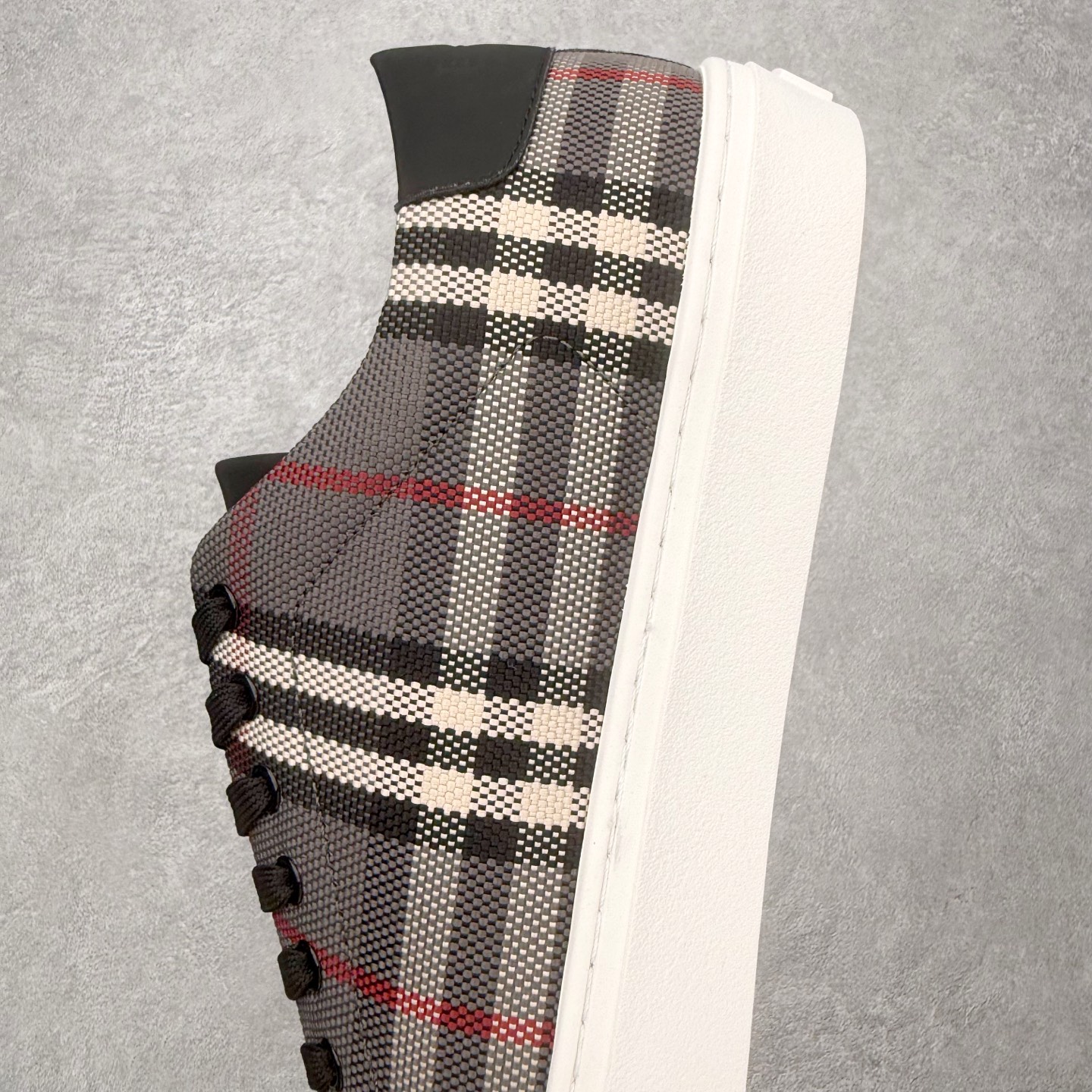 ＃CX Burberry博柏利巴宝莉皮革格纹系带低帮时尚板鞋 选用优质材料，精细制作。经典设计，展现优雅