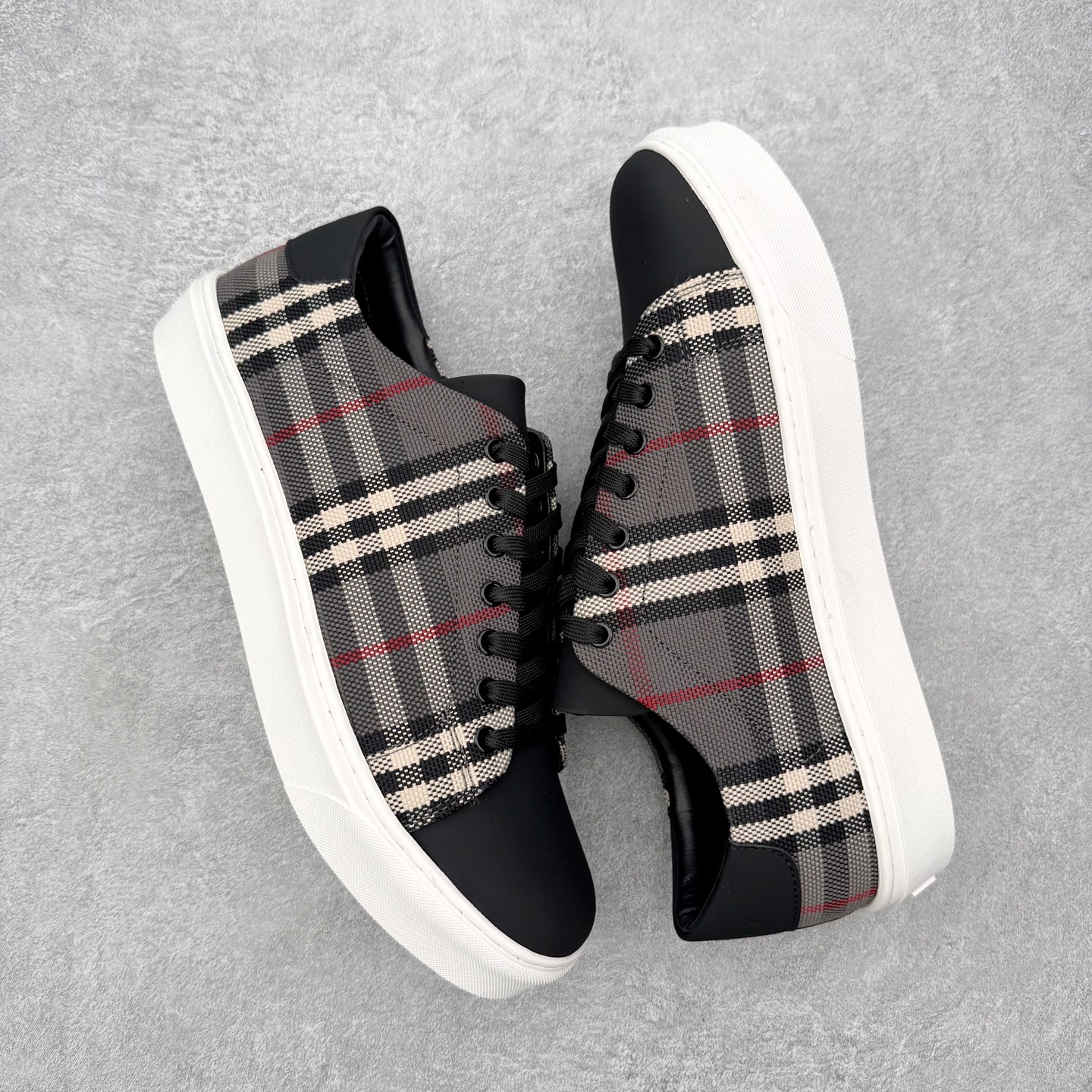 ＃CX Burberry博柏利巴宝莉皮革格纹系带低帮时尚板鞋 选用优质材料，精细制作。经典设计，展现优雅