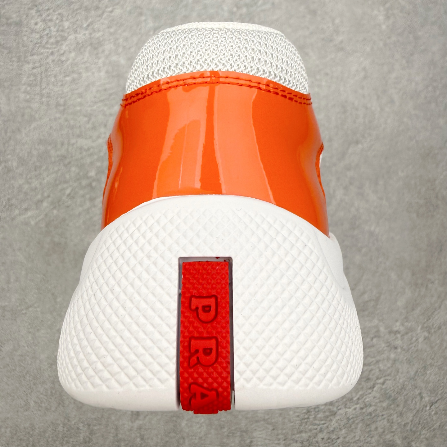 Prada America's Cup 普拉达 运动鞋经过重新设计 全新面料和颜色为它注入新的当代精神 