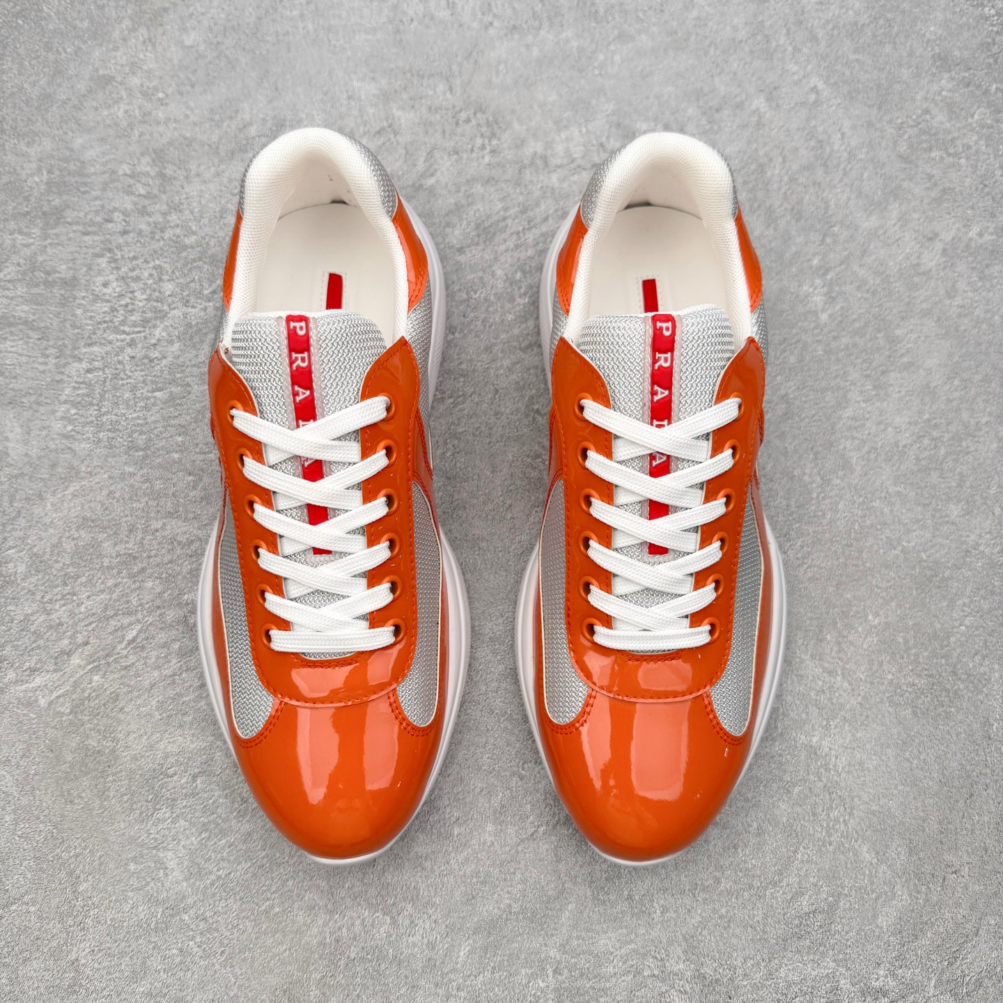 Prada America's Cup 普拉达 运动鞋经过重新设计 全新面料和颜色为它注入新的当代精神 