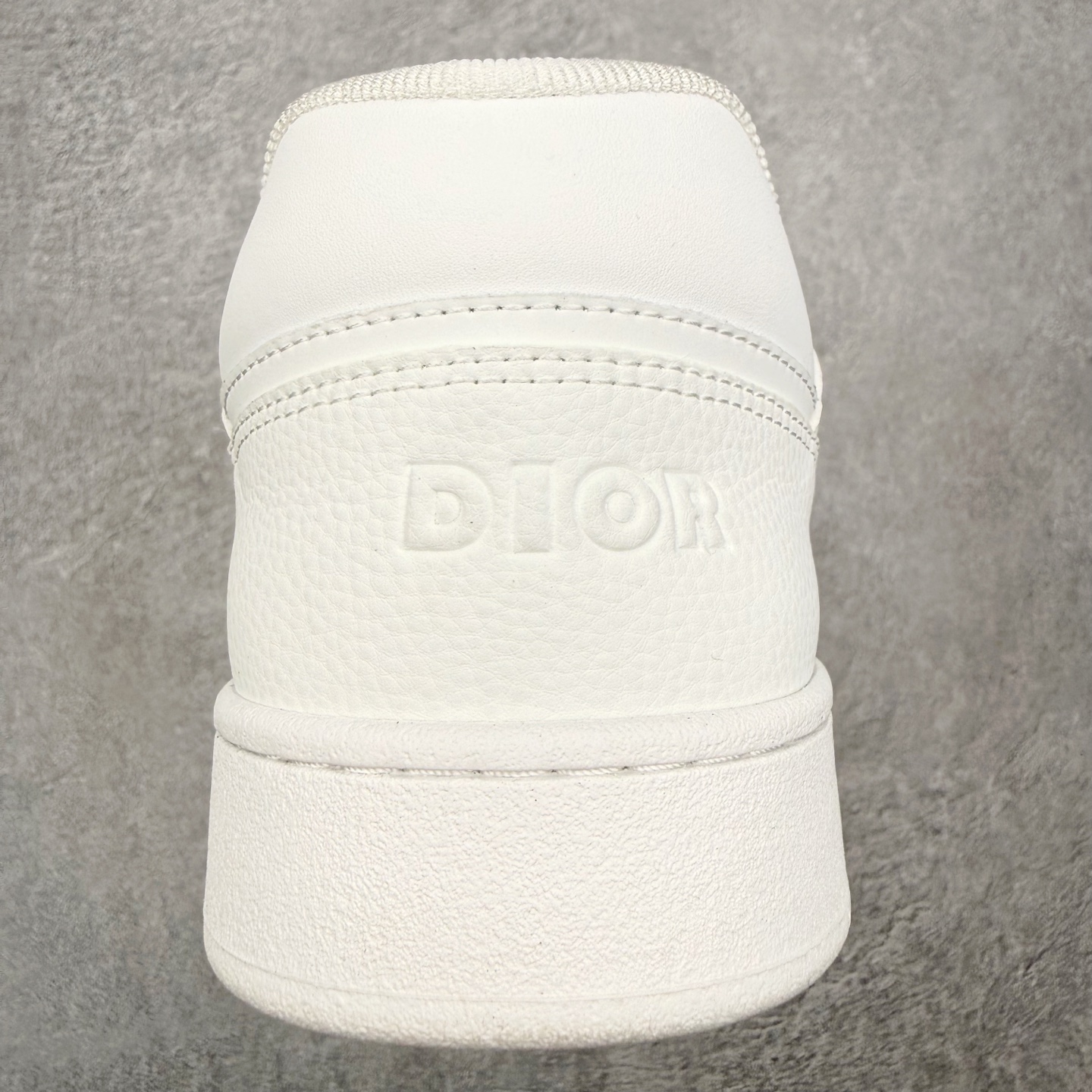 图片[8]-＃CX DIOR 迪奥 B27 低帮经典奢侈品休闲运动板鞋 全码套现 长期补货中 东莞大厂生产 品质货真价实 代购级别 市面顶级版本 Oblique印花电秀 长时售卖 退换率超低这款B27运动鞋是DIOR的经典单品 和迪奥光滑牛皮革精心制作，侧面饰以米色和黑色提花Oblique印花镶边（激光冲孔）搭配CD lcon孔眼，双色橡胶鞋底，鞋舌和后跟处均饰以标志性细节，更显精致，时尚百搭，可为各种造型增光添彩 蓝色 奶油白色和迪奥灰光滑牛皮革 米色和黑色提花面料oblique印花 鞋底和鞋眼饰以DIOR标志 系带开合搭配CD·lcon孔眼网眼织物里料 双色橡胶外底 侧面缝线拼接结构 含防尘袋和一对鞋带 全套意大利正品包装 尺码 35 36 37 38 39 40 41 42 43 44 45-选品中心