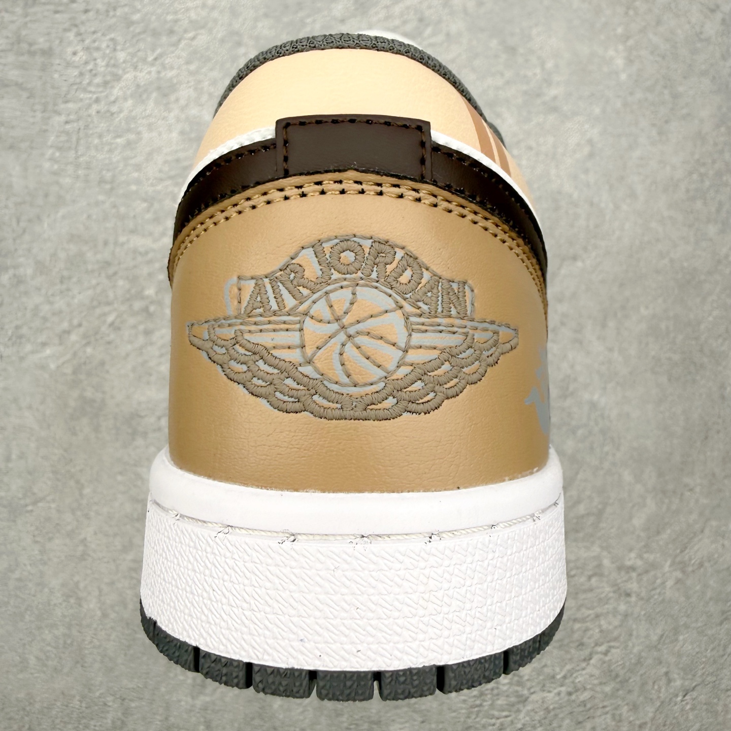 福利特价 手慢无👋🏻👋🏻👋🏻Air Jordan 1 Low 原厂内置气垫魔块 A模大底 头层小牛皮鞋舌