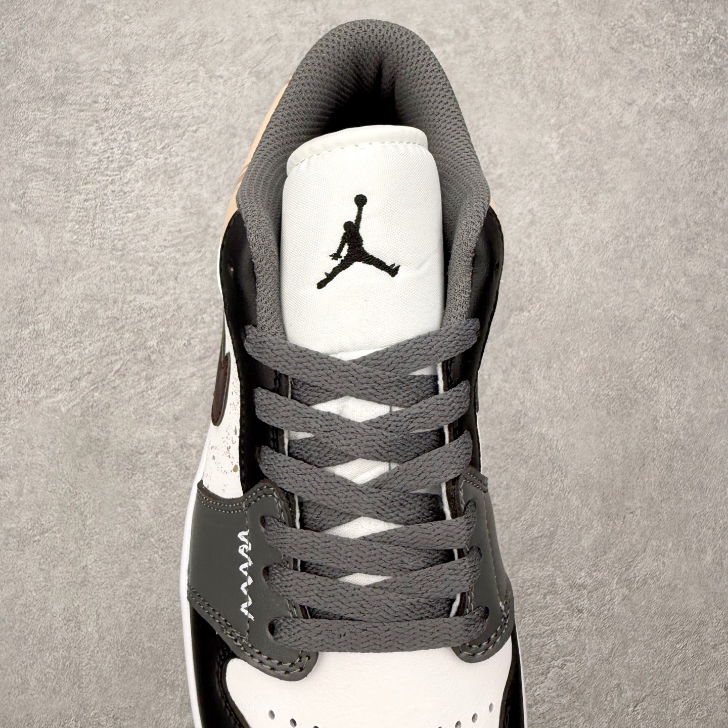 福利特价 手慢无👋🏻👋🏻👋🏻Air Jordan 1 Low 原厂内置气垫魔块 A模大底 头层小牛皮鞋舌