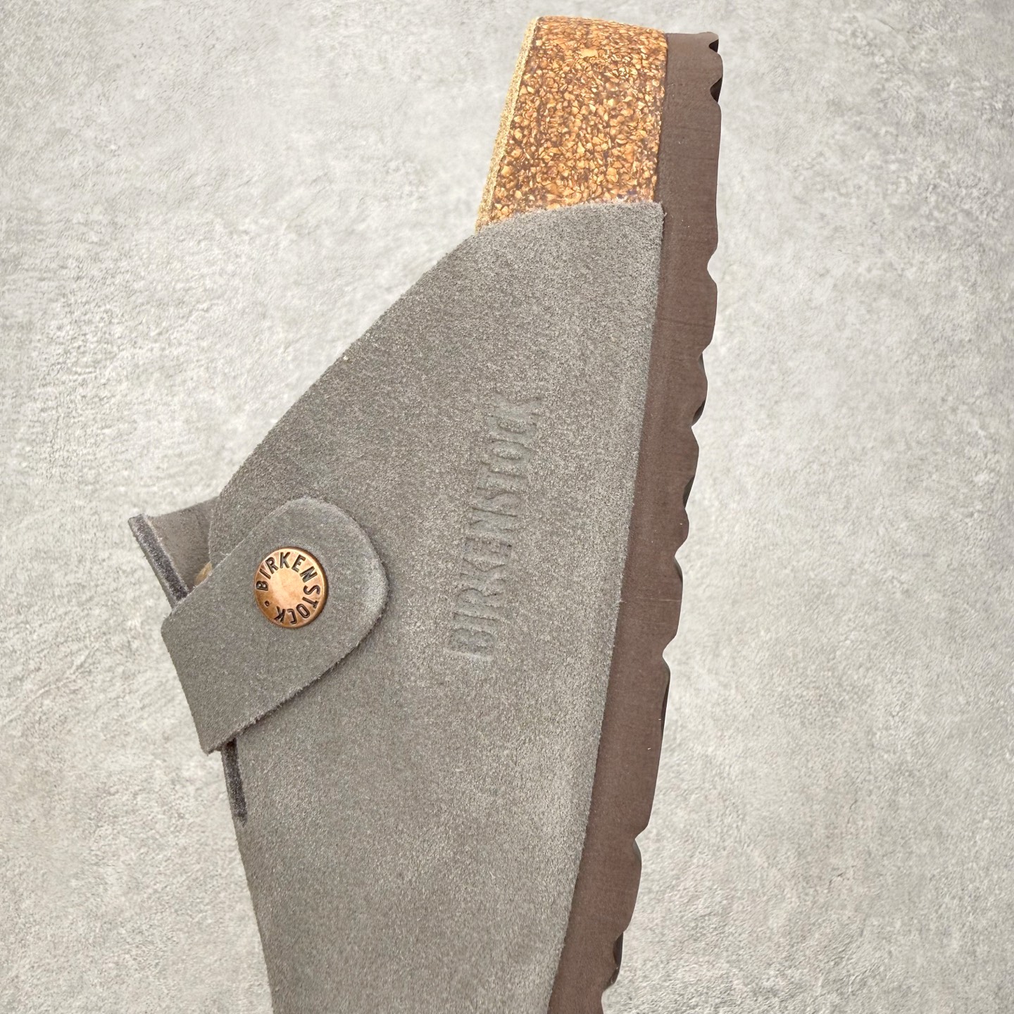 ＃GX Birkenstock Boston VL 勃肯绒面金属针扣软木底包头拖鞋 牛皮绒面革质地柔软 