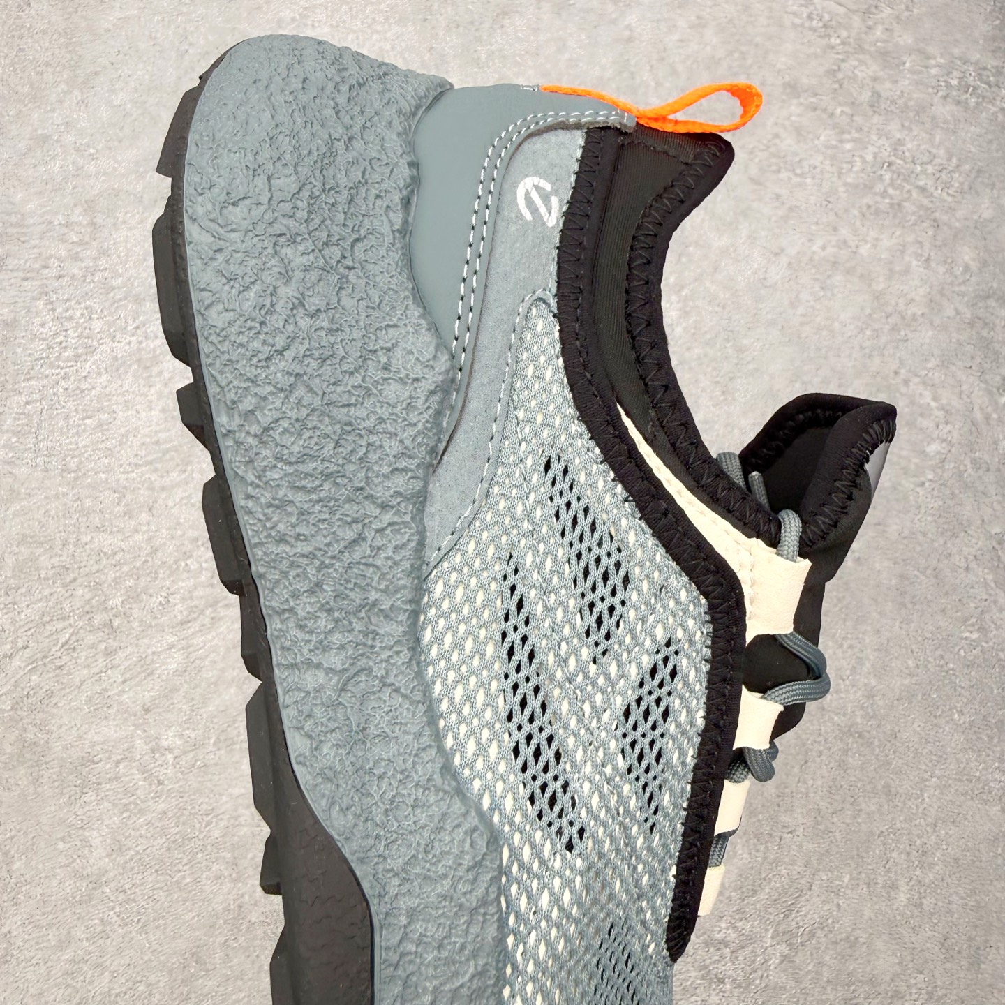 Ecco爱步 GOLF BIOM H5 百搭潮流 耐磨 低帮 高尔夫球鞋 男款 鞋面采用透气网面和多种材