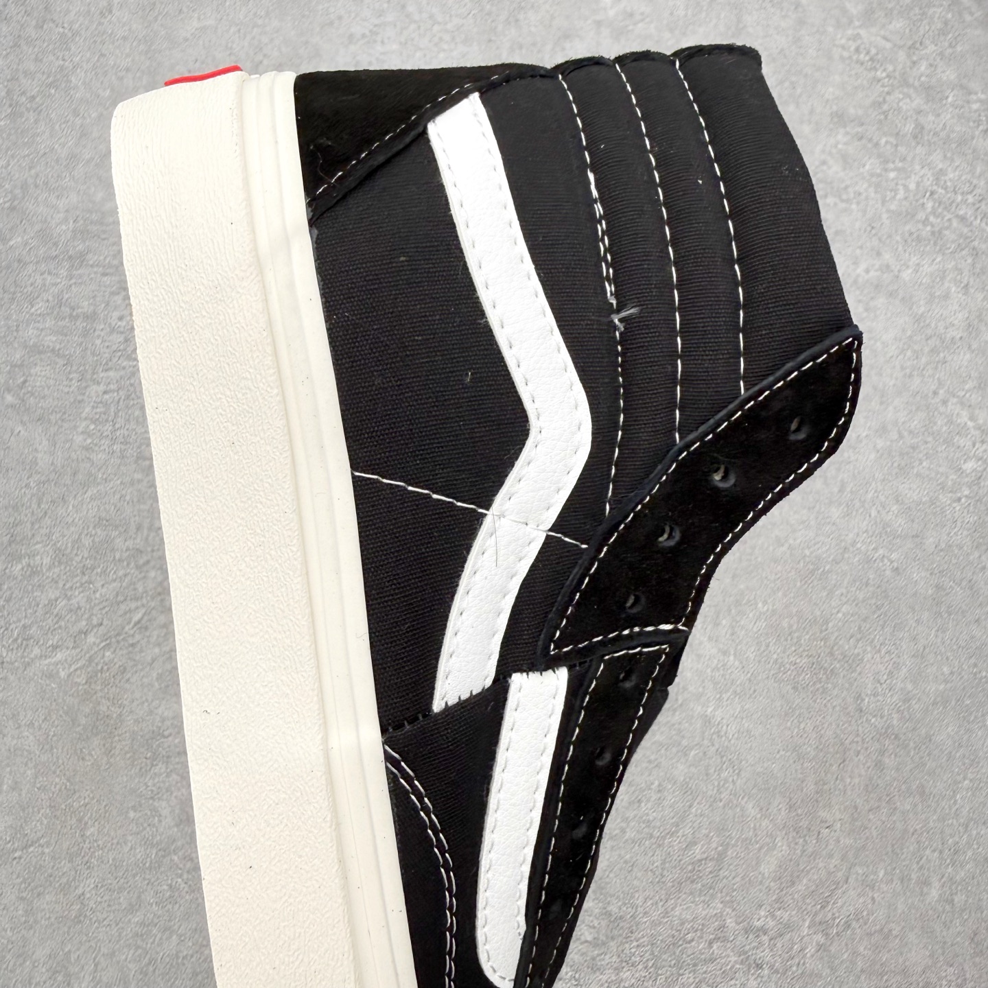 Vans Clash The Wall 经典解构高帮致敬街头文化，挑战传统规则 此次全新系列融合Auth