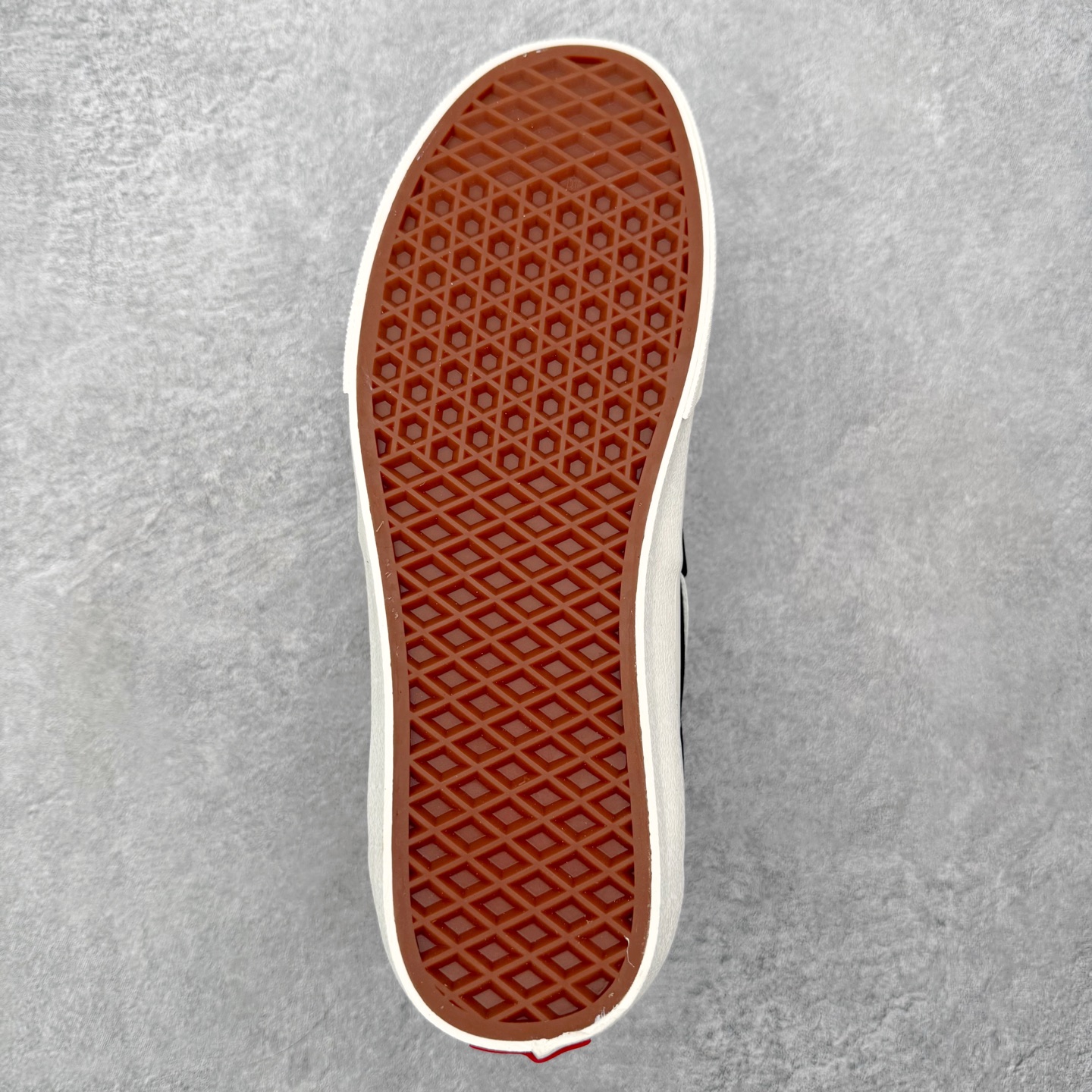 Vans Clash The Wall 经典解构高帮致敬街头文化，挑战传统规则 此次全新系列融合Auth