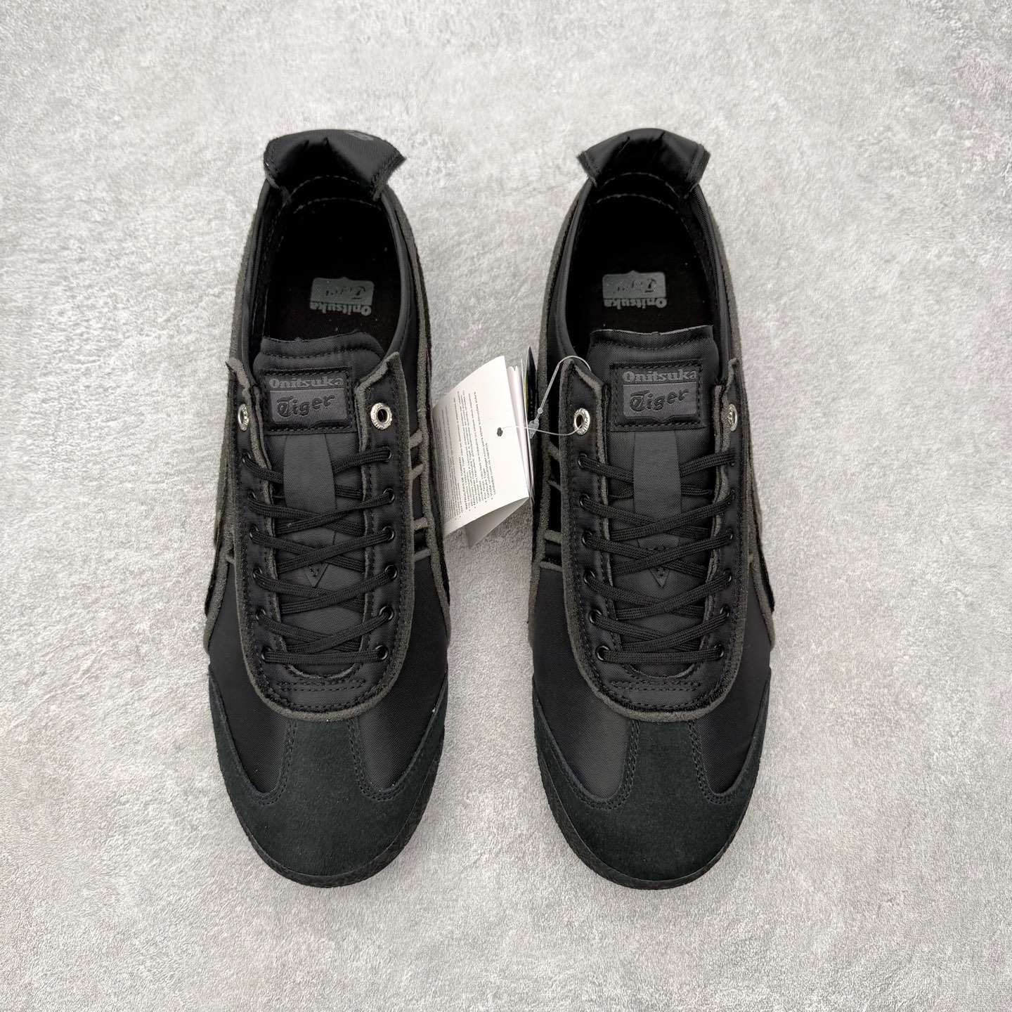 图片[2]-＃C版 Asics Onitsuka Tiger MEXICO 66 亚瑟士鬼冢虎复古经典板鞋 市场王者选手 海外订单工厂出品 长期生产补货永不断码 超成熟稳定的做工品控 原装全套纸板楦头开发 原汁原味 完美呈现版型 私模正确鞋底咬花纹路 一比一鞋头弧度高度鞋身弧度 绝不口嗨 细节品控鞋型随意秒杀市面 原档咬花纹路私模大底 一个单元有六个三角形 总体形拼接呈现花瓣状 官方四联吊牌 原装Ortholite轻量化鞋垫 原盒原配 质保卡 说明书 钢印防尘纸 纸板中底带钢印 乳胶组合鞋垫 支持全方位的对比专柜 产品从款式颜色造型上体现出追求舒适和细节的完美 鞋类更是推崇手工制作的严谨与完美 融舒适性与可穿性的设计风格 注重细节的完美和别致魅力 既保持稳重 又不失轻松的时尚感 尺码：36 37 37.5 38 39 39.5 40 40.5 41.5 42 42.5 43.5 44 45-选品中心