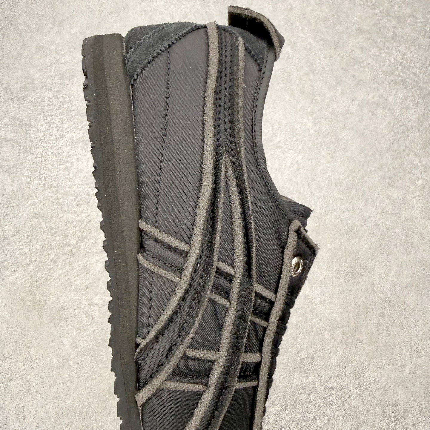图片[6]-＃C版 Asics Onitsuka Tiger MEXICO 66 亚瑟士鬼冢虎复古经典板鞋 市场王者选手 海外订单工厂出品 长期生产补货永不断码 超成熟稳定的做工品控 原装全套纸板楦头开发 原汁原味 完美呈现版型 私模正确鞋底咬花纹路 一比一鞋头弧度高度鞋身弧度 绝不口嗨 细节品控鞋型随意秒杀市面 原档咬花纹路私模大底 一个单元有六个三角形 总体形拼接呈现花瓣状 官方四联吊牌 原装Ortholite轻量化鞋垫 原盒原配 质保卡 说明书 钢印防尘纸 纸板中底带钢印 乳胶组合鞋垫 支持全方位的对比专柜 产品从款式颜色造型上体现出追求舒适和细节的完美 鞋类更是推崇手工制作的严谨与完美 融舒适性与可穿性的设计风格 注重细节的完美和别致魅力 既保持稳重 又不失轻松的时尚感 尺码：36 37 37.5 38 39 39.5 40 40.5 41.5 42 42.5 43.5 44 45-选品中心
