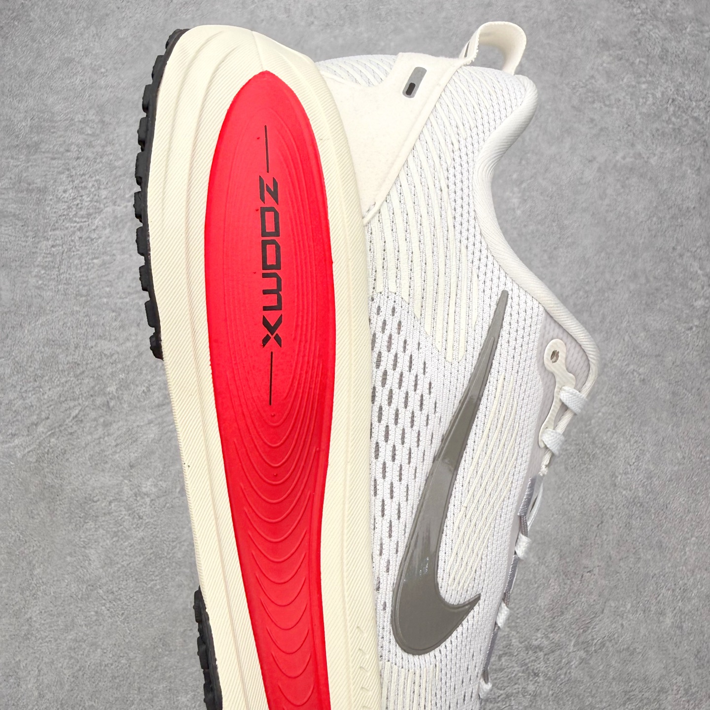 ＃QD纯原 Nike Air Zoom Vomero 18 Platinum Tint Siren Re