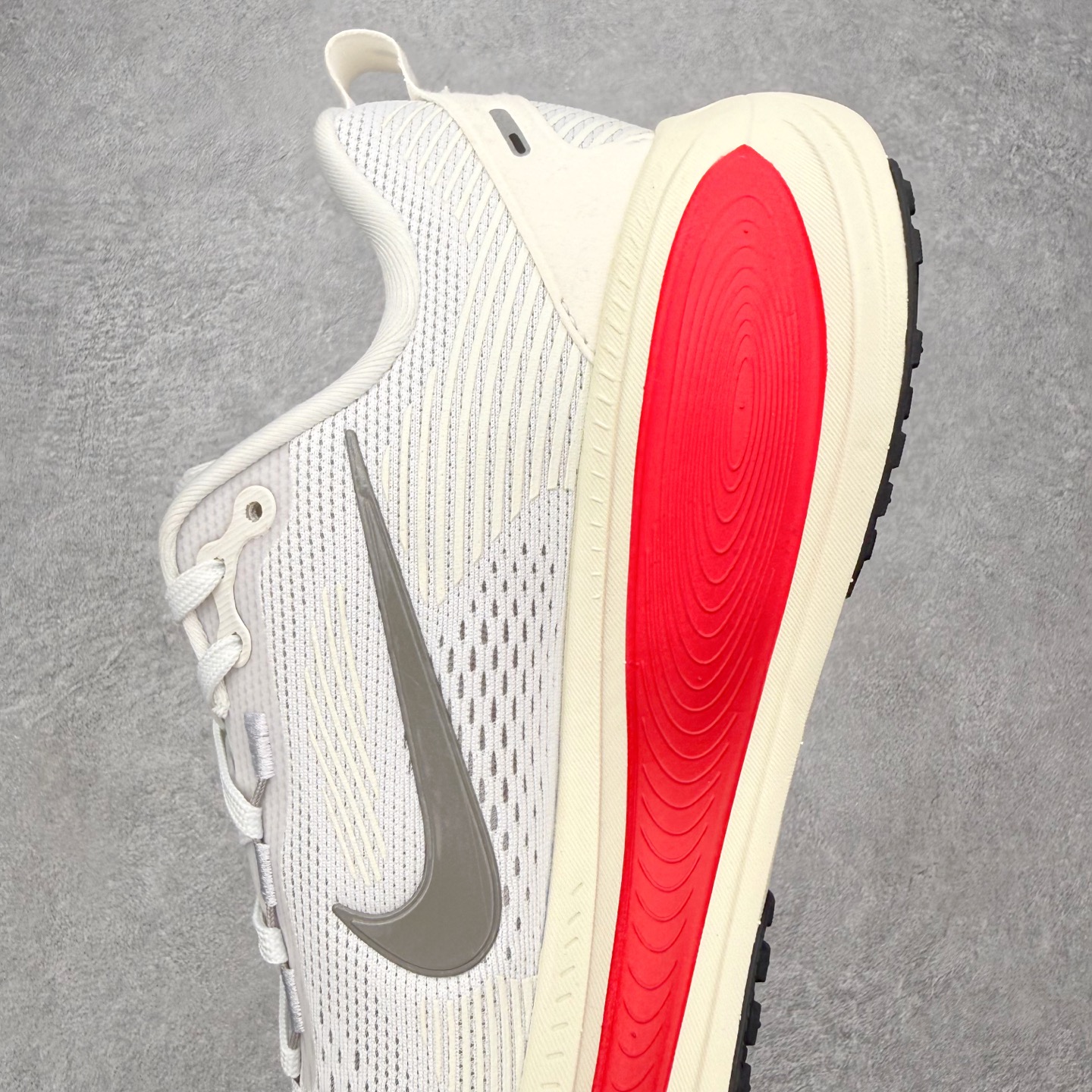 ＃QD纯原 Nike Air Zoom Vomero 18 Platinum Tint Siren Re