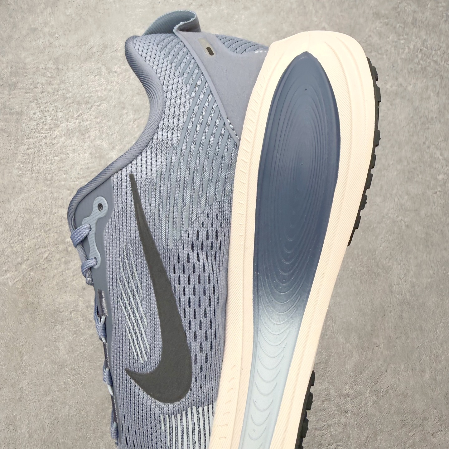 ＃QD纯原 Nike Air Zoom Vomero 18 Ashen Slate Diffused B