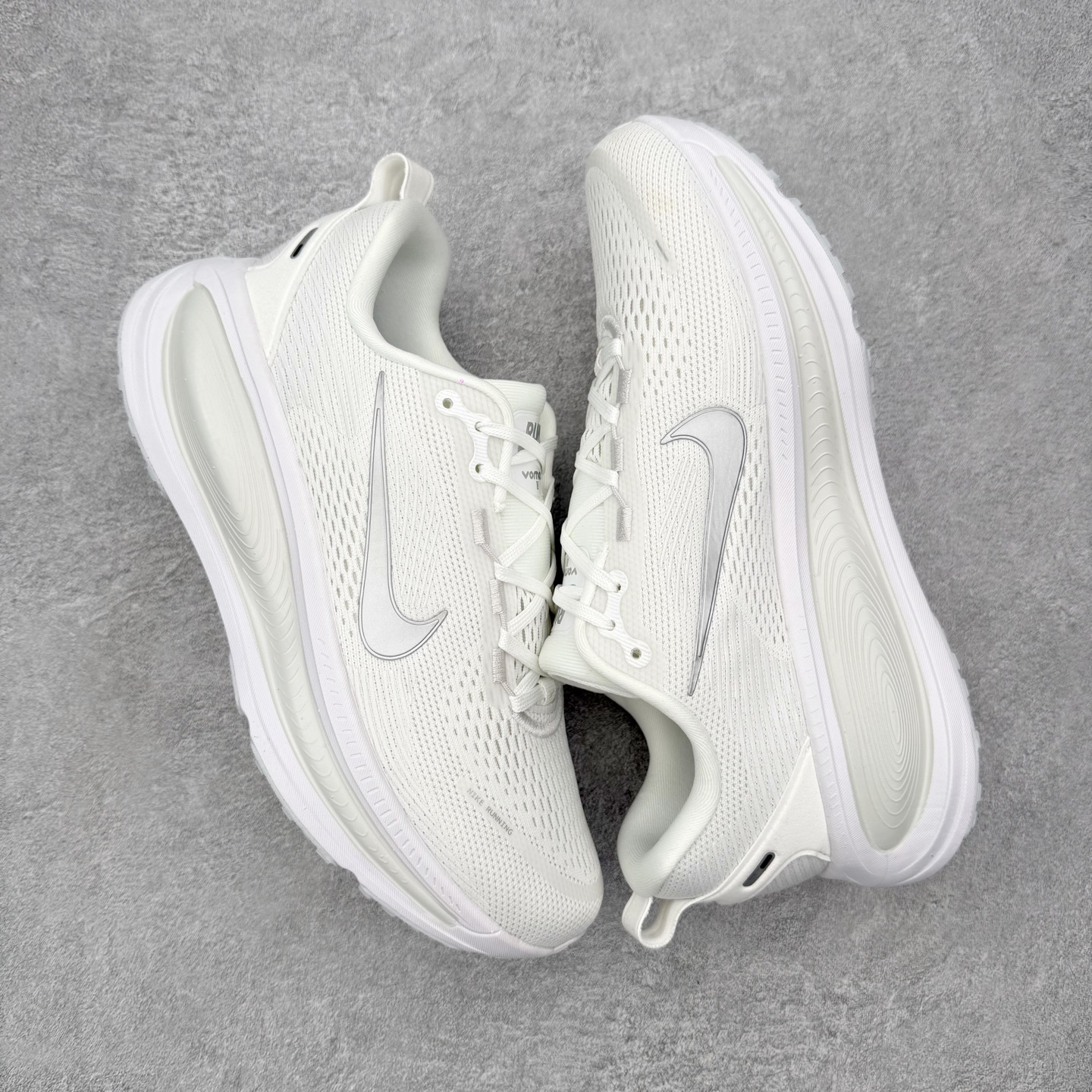 ＃QD纯原 Nike Air Zoom Vomero 18 White Metallic Silver 